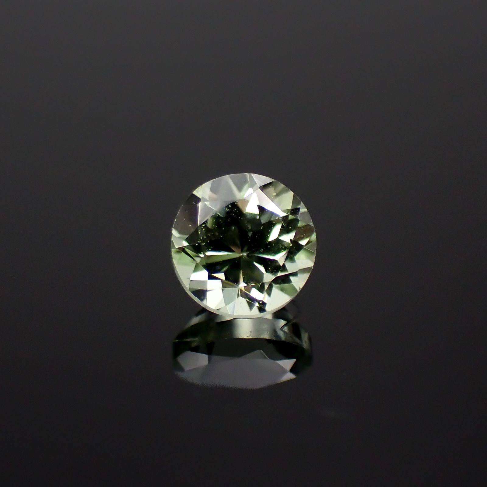 ミントガーネット タンザニア産 0.39ct[231023718]4.1x4.1mm前後