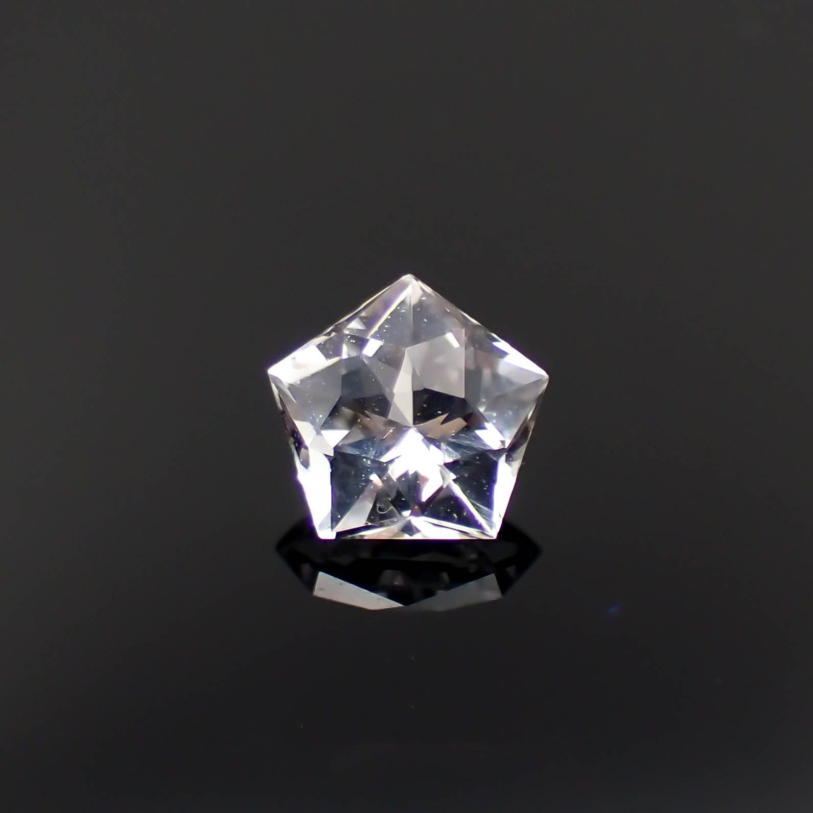 ◇カスタムペンタゴンカット◇ゴッシェナイト(宝石名ゴッシェナイト)ブラジル産 0.54ct 識別済[221219391]5.3x5.7mm前後