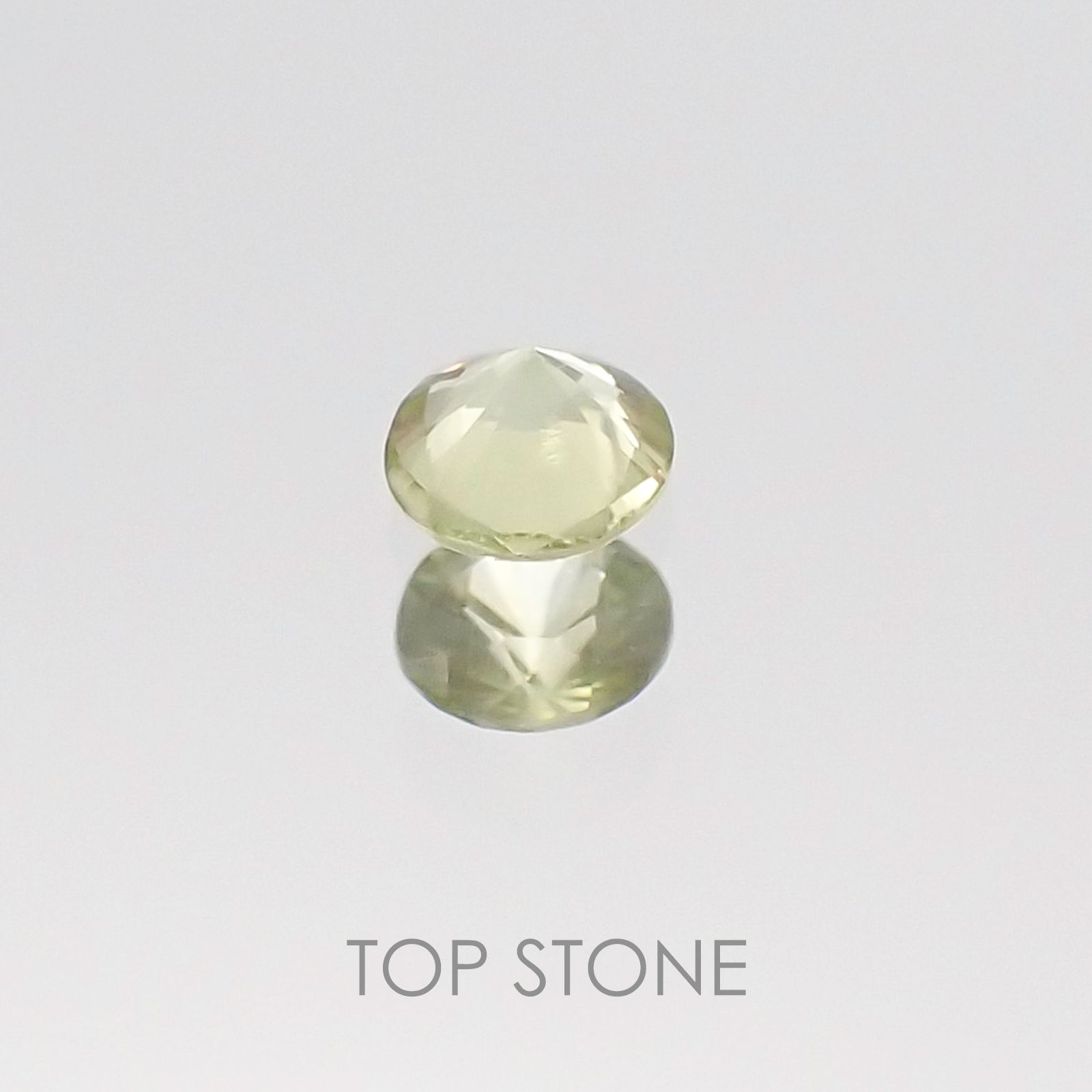 パラサイティックペリドット ソーティング付き 採取地：ロシア 0.047ct[20117252]2.3×2.3mm前後