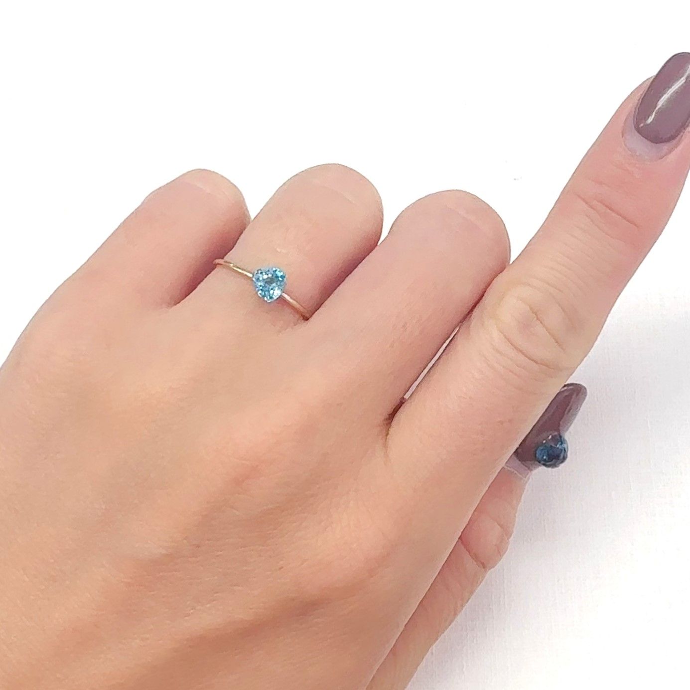 ブルージルコン カンボジア産 0.88ct[240728507]5.1x5mm前後