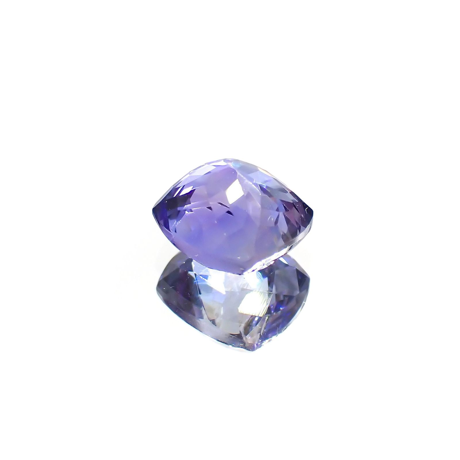 バイカラータンザナイト(宝石名タンザナイト) タンザニア産 ソ付(彩珠) 2.439ct / 7.8x7mm前後 [210812667]