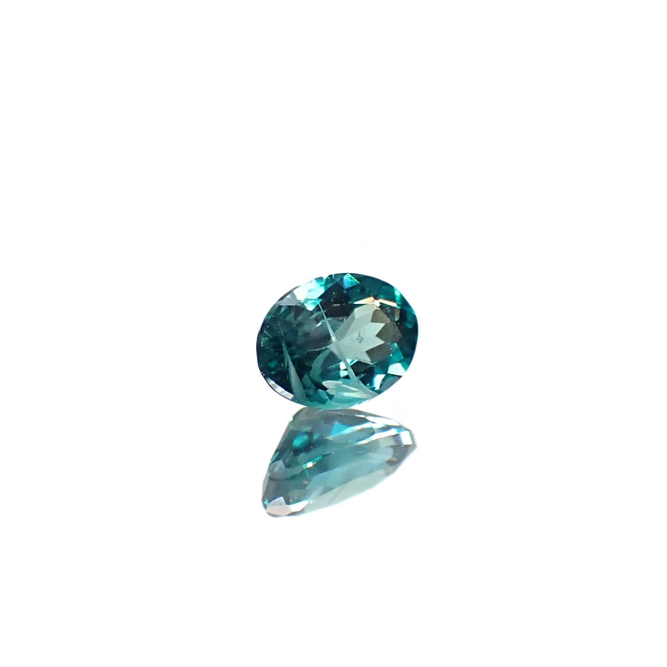 グランディディエライト(宝石名グランディディエライト)マダガスカル産 0.15ct 識別済[241229532]3.9x2.9mm前後