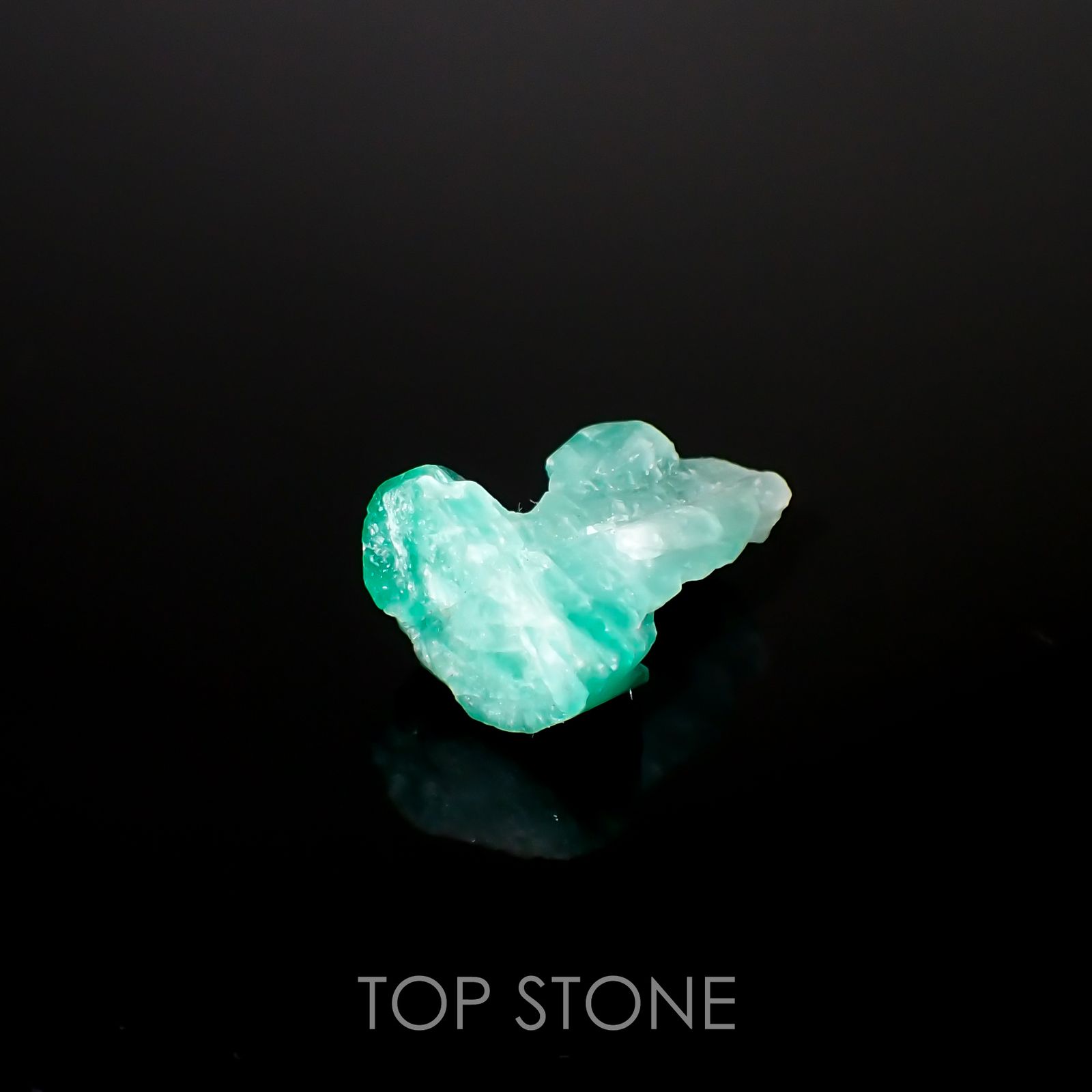エメラルド原石　ムゾー産　蛍光　とても美しい 世界最高品質 ムゾー コロンビア産 vivid green 20ct UP