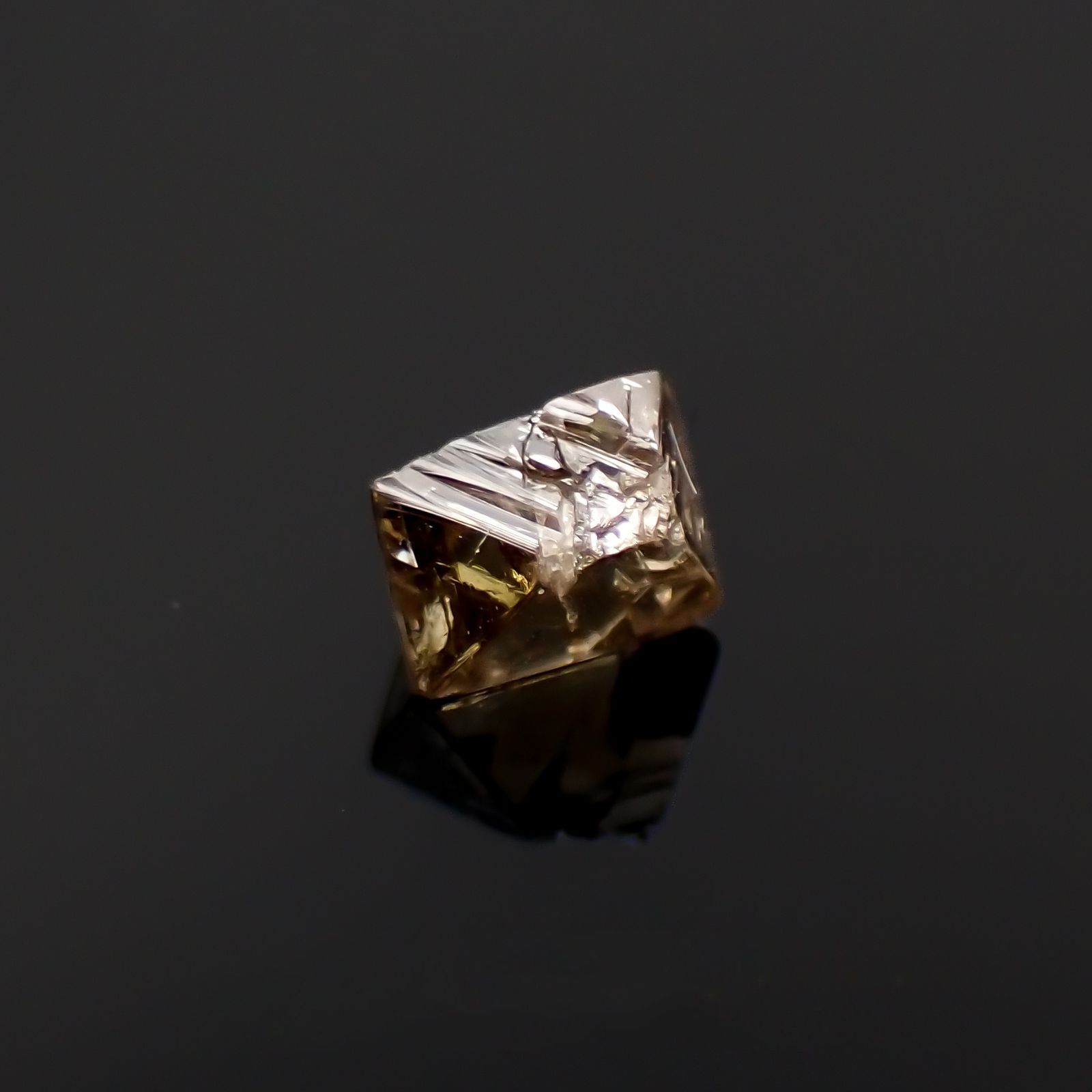 ソーヤブルダイヤモンド原石 0.37ct[230119756]4.5x4.2mm前後