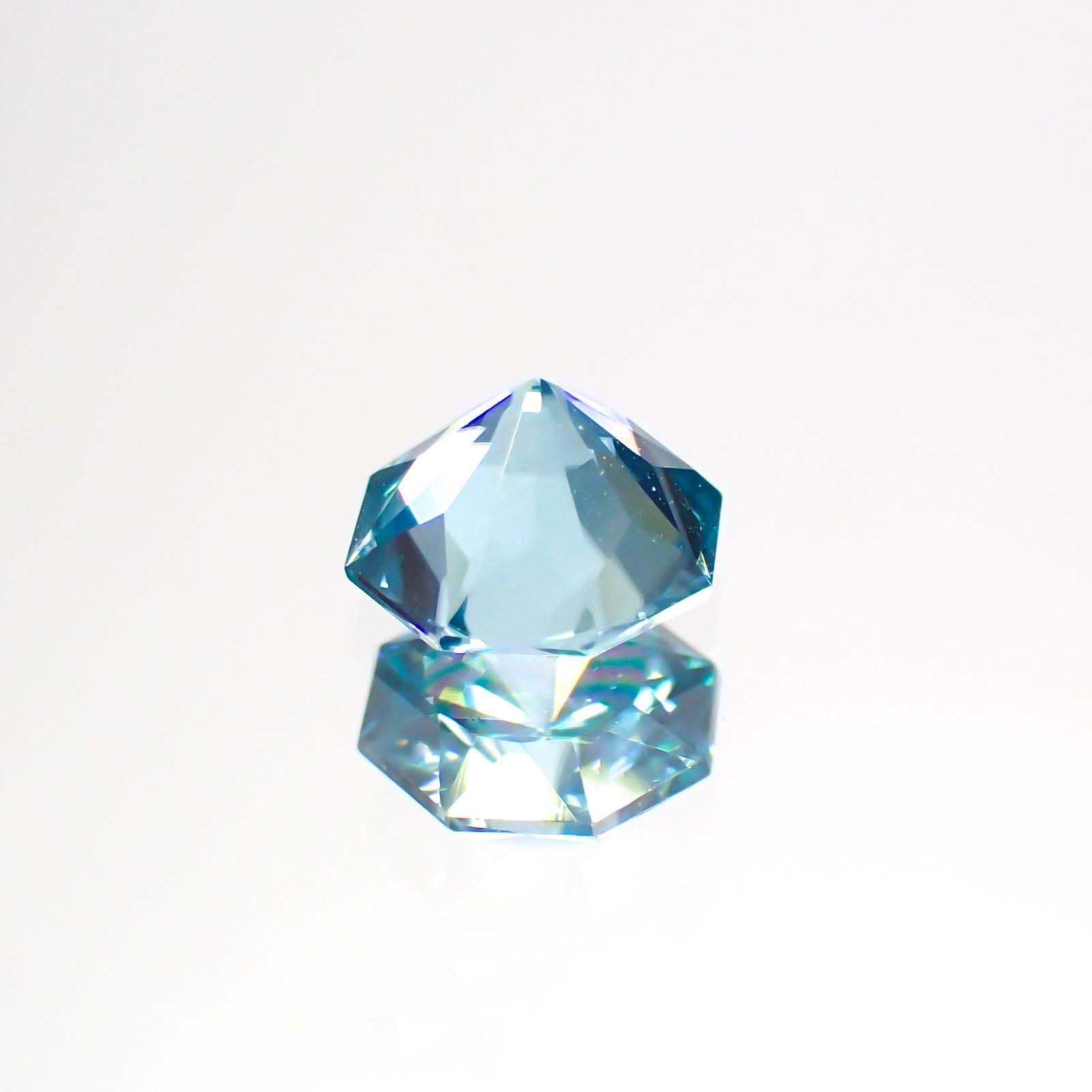 ◇オクタゴンカット◇ブルージルコン(宝石名ジルコン)カンボジア産 0.70ct 識別済[220113996]4.9x4.9mm前後