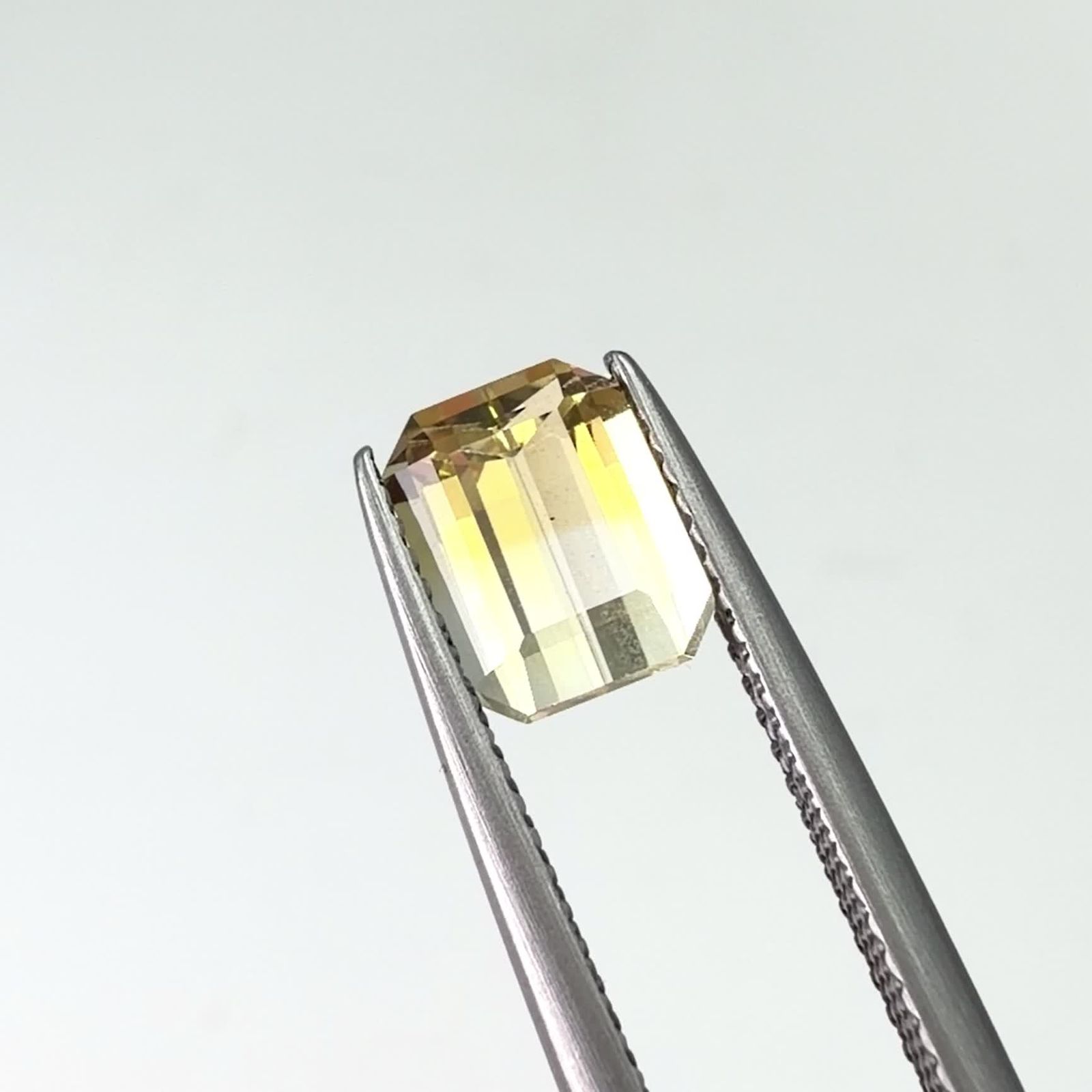 バイカラーシトリン ブラジル産 1.72ct / 8x6.1mm前後 [251231398