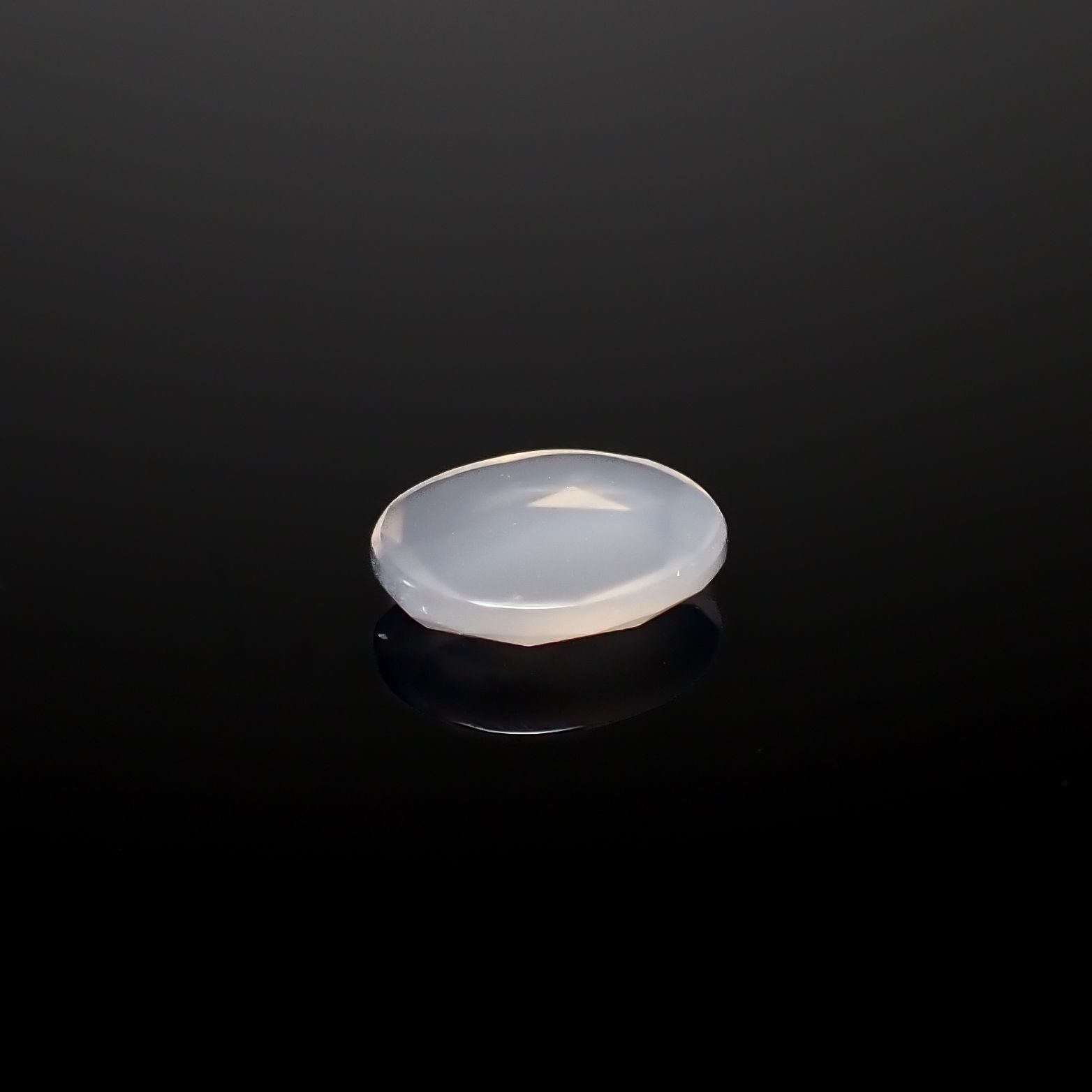 アイリスカルセドニー ブラジル・ミナスジェライス州産 0.98ct[240527806]8.7x7mm前後