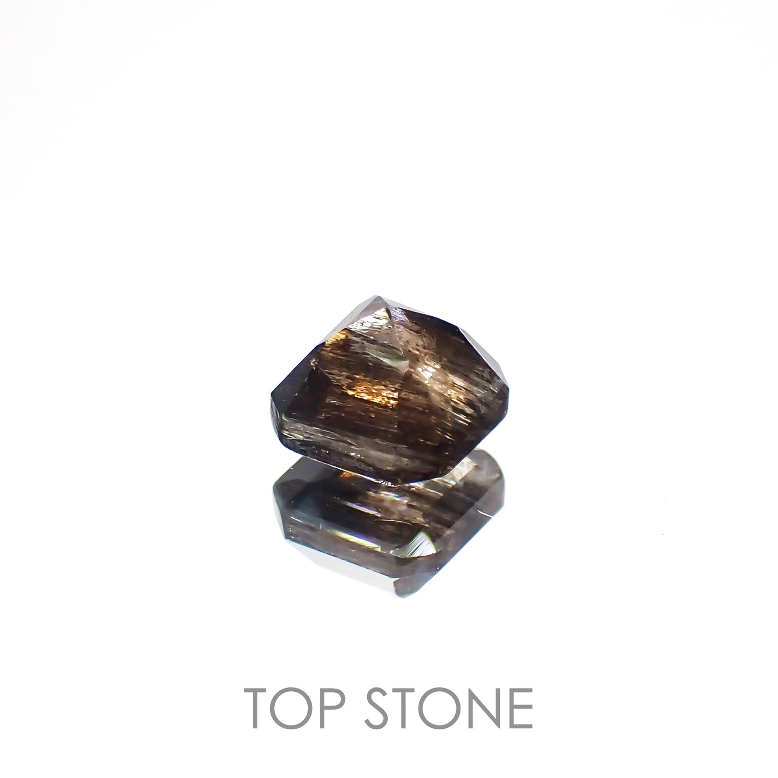 レインボースキャポライト ブラジル産 0.67ct[230320917]4.9x5mm前後