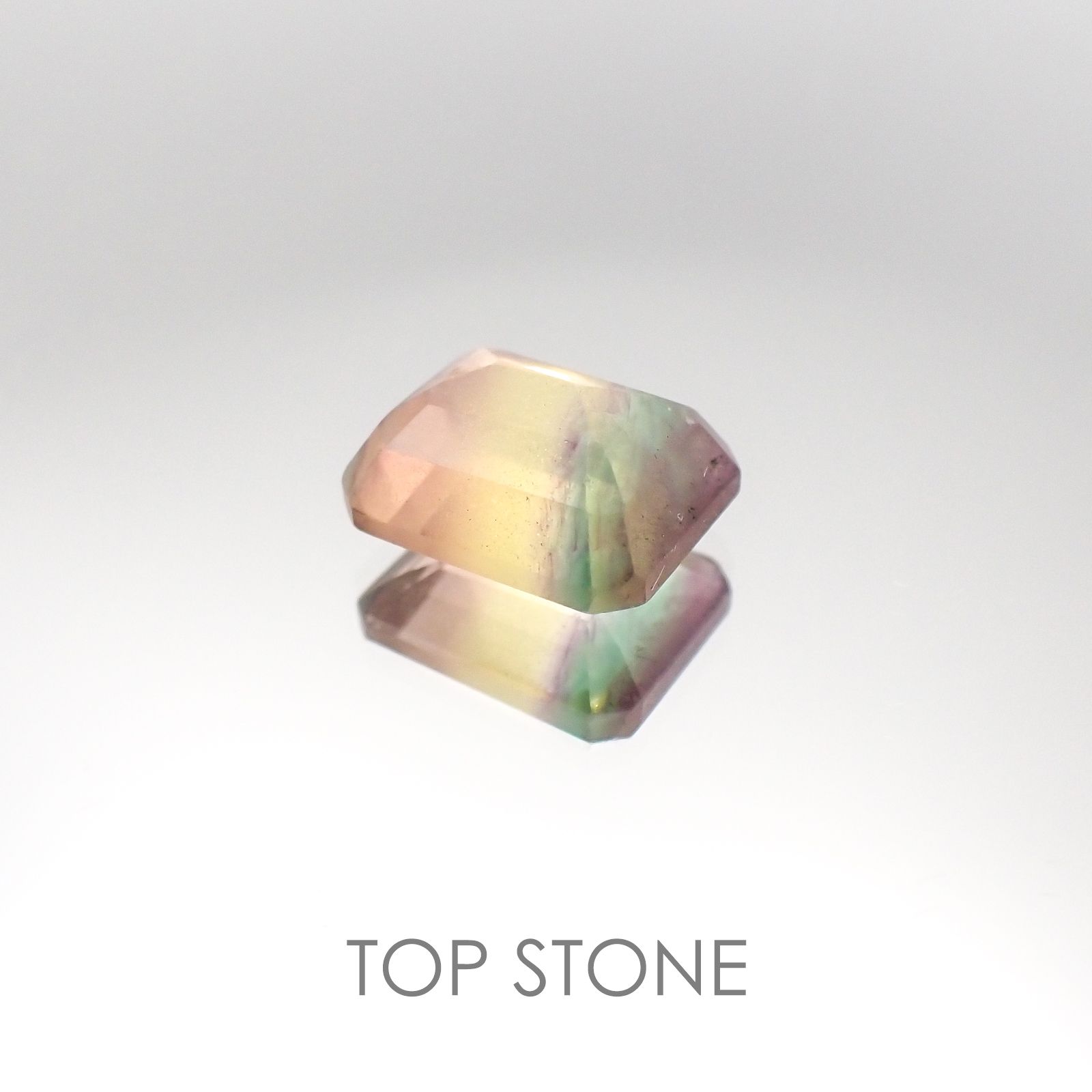 バイカラーフローライト ブラジル産 ルース 4.35ct[20095598]10.1×8.1mm前後