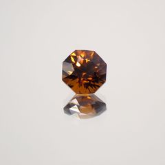 <ランダムセレクト1個販売> ◇オクタゴンカット◇ブラウンジルコン(宝石名ブラウン・ジルコン) カンボジア産 0.85ct前後 識別済[210510661]5×5mm前後
