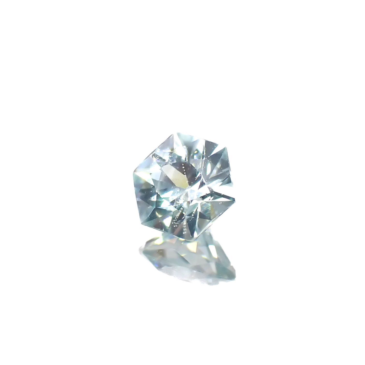 ◇ヘキサゴンカット◇アイスブルージルコン(宝石名ジルコン)カンボジア産 0.76ct 識別済[230320854]4.8x4.8mm前後