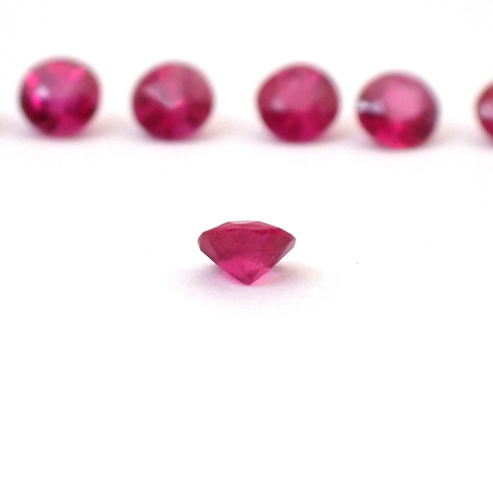 ルビー 7個セット タイ/モザンビーク産 0.39ct(7pcs合計) / 2.2x2.2mm前後 [260532283]