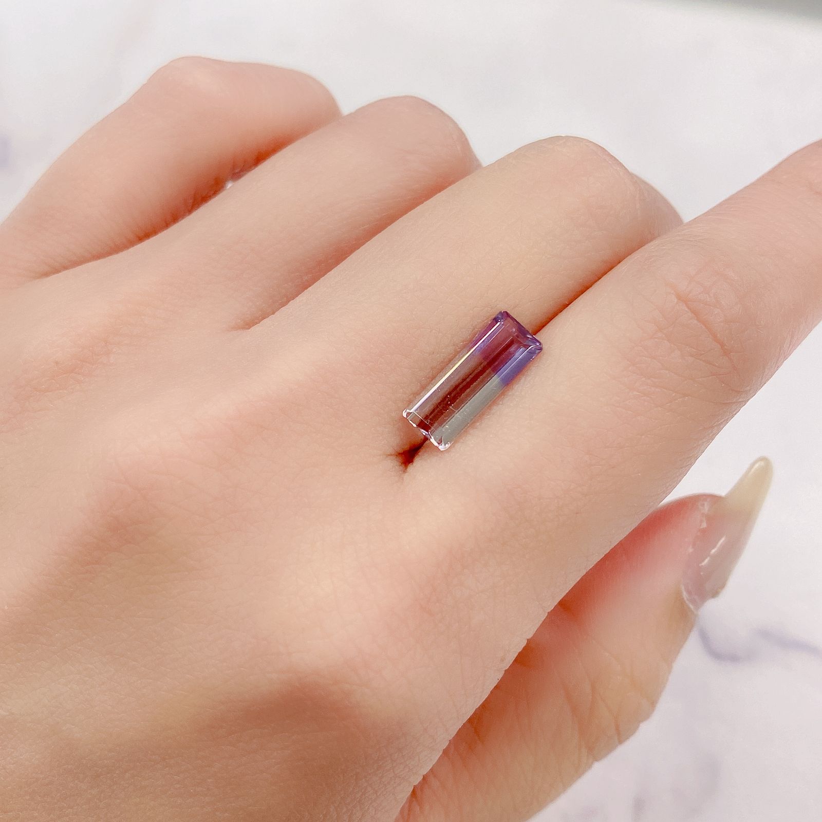 アワーグラスアメジスト(宝石名バイカラー・クォーツ) モロッコ産 2.04ct 識別済[210812319]13×5mm前後