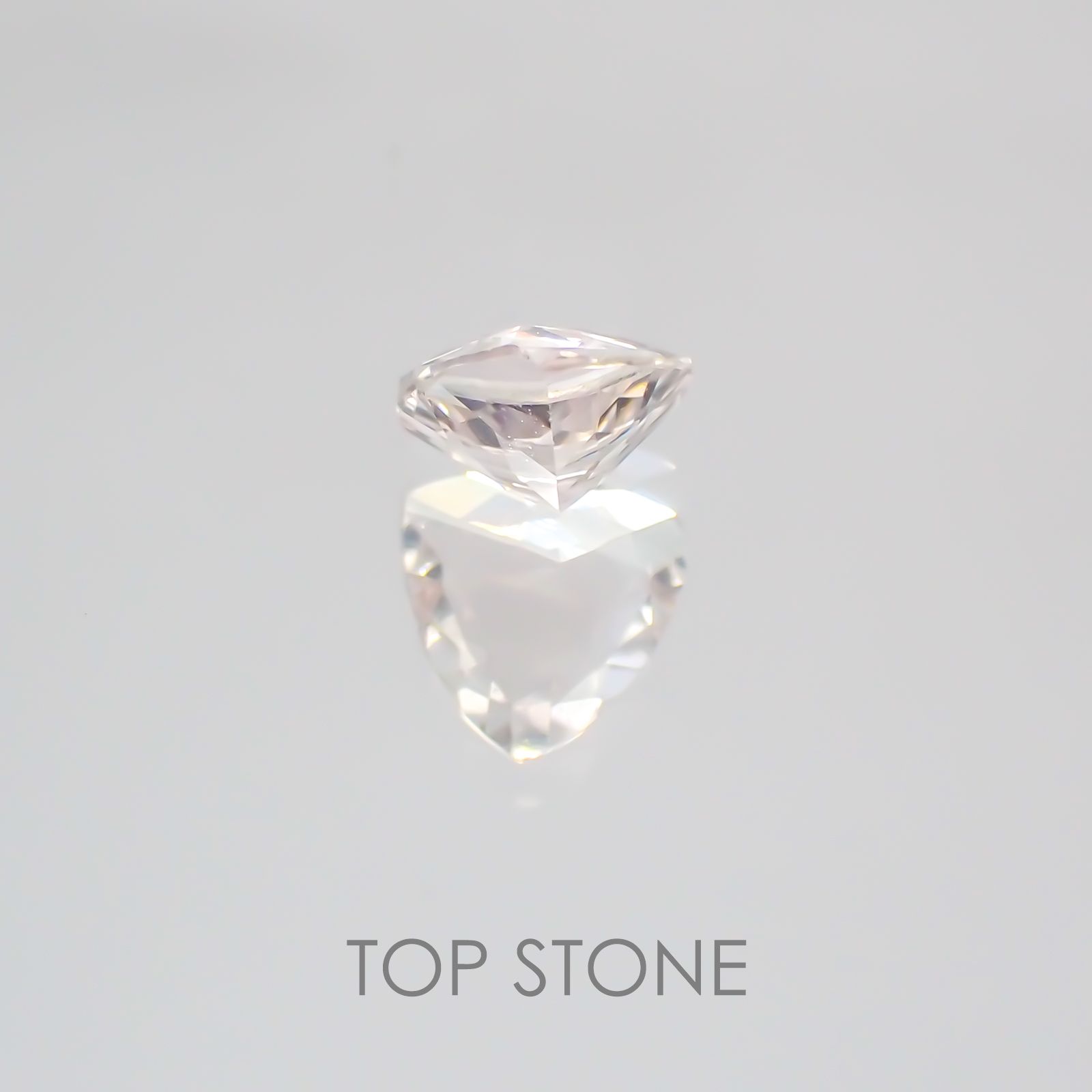 モルガナイト(宝石名モルガナイト) ナイジェリア産 0.35ct 識別済[20128574]5×5.1mm前後