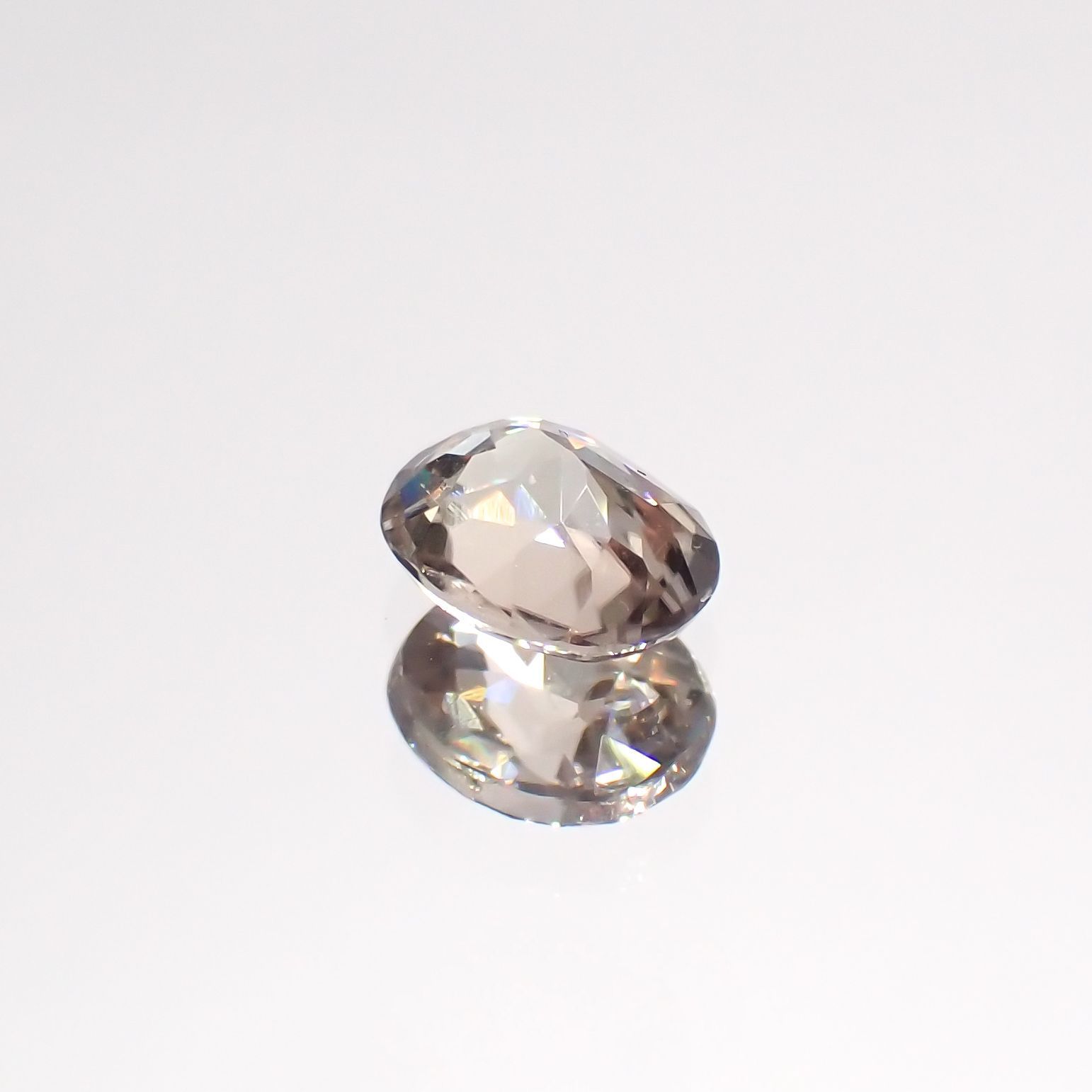 ダイアスポア(宝石名ダイアスポア)トルコ産 0.92ct 識別済[220516028]6.7x5.5mm前後