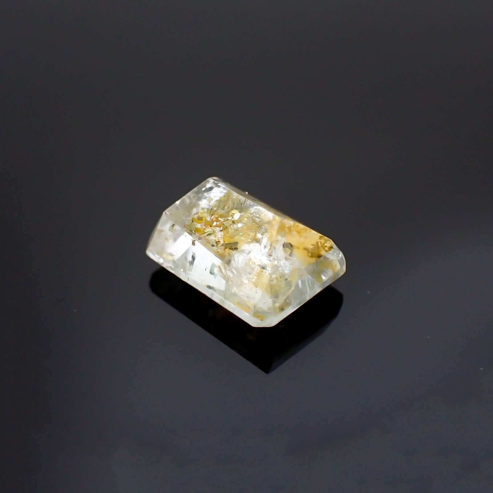オーロラアクアマリン ブラジル産 3.01ct[220114395]9.8x7.2mm前後