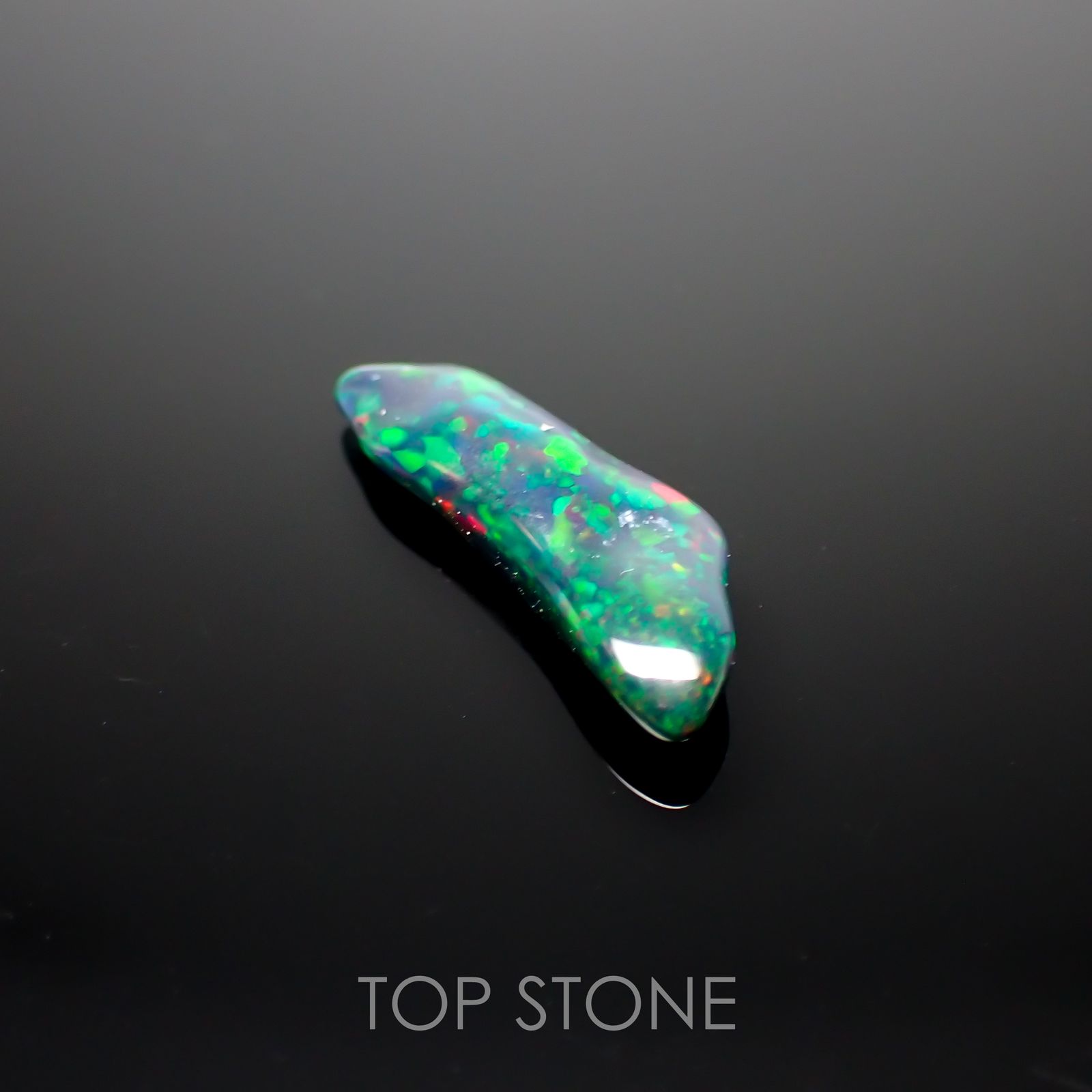 ◇バロック型◇ブラックオパール(宝石名オパール/加熱処理) エチオピア産 0.97ct 識別済[210913254]15.4×5.9mm前後