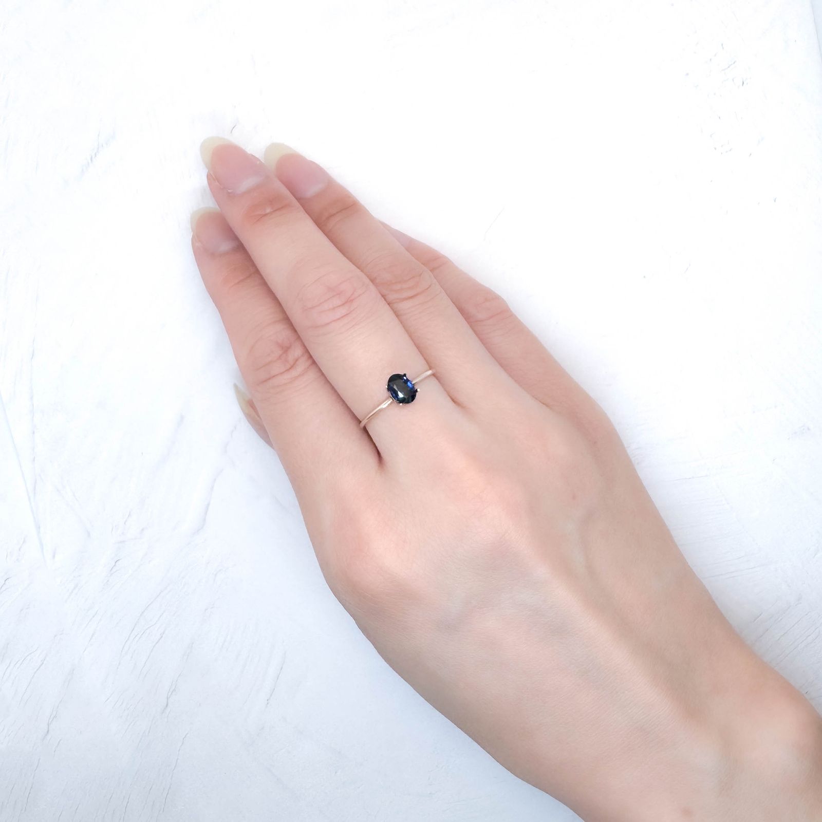 サファイア スリランカ/マダガスカル産 0.57ct / 6.2x4.3mm前後 [251031221]