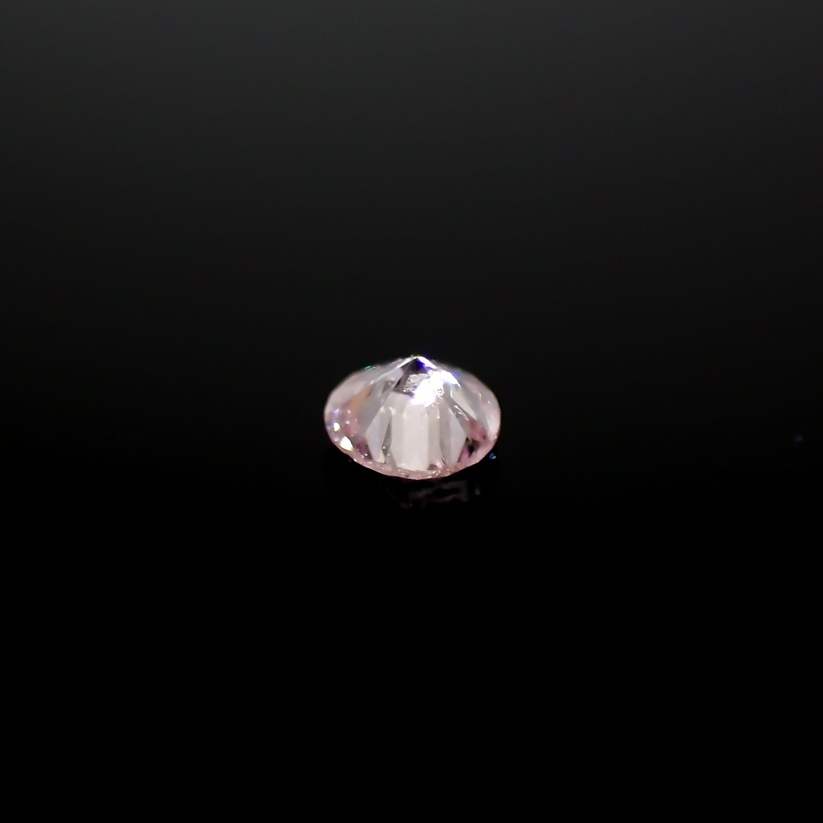 ピンクダイヤモンド(宝石名ダイアモンド I-1/FANCY LIGHT PINK) 0.041ct ソ付(CGL)[240326634]2.15x2.22mm前後