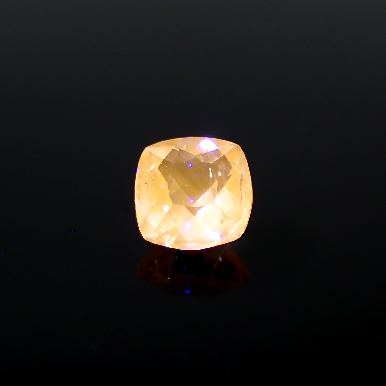 マリアライト フルオレッセンス(宝石名スキャポライト)スリランカ産 識別済 0.66ct / 5.5x5.4mm前後 [251021677]