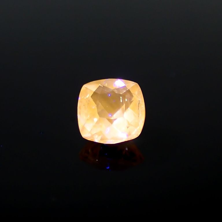 長波365(ライト)の照射で蛍光