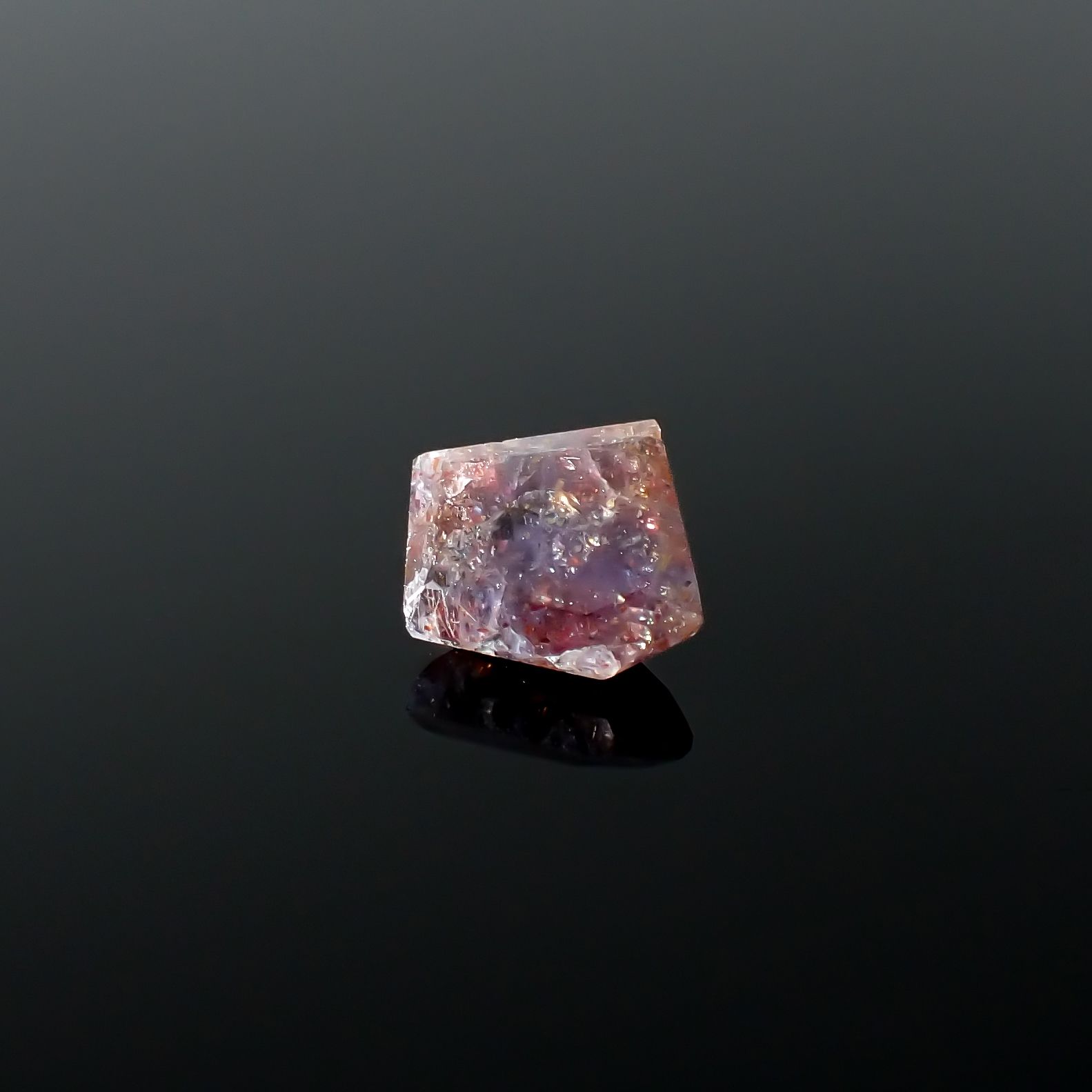 ◇カスタムカット◇ブラッドショットアイオライト インド産 2.05ct[240125390]10.3x8.6mm前後
