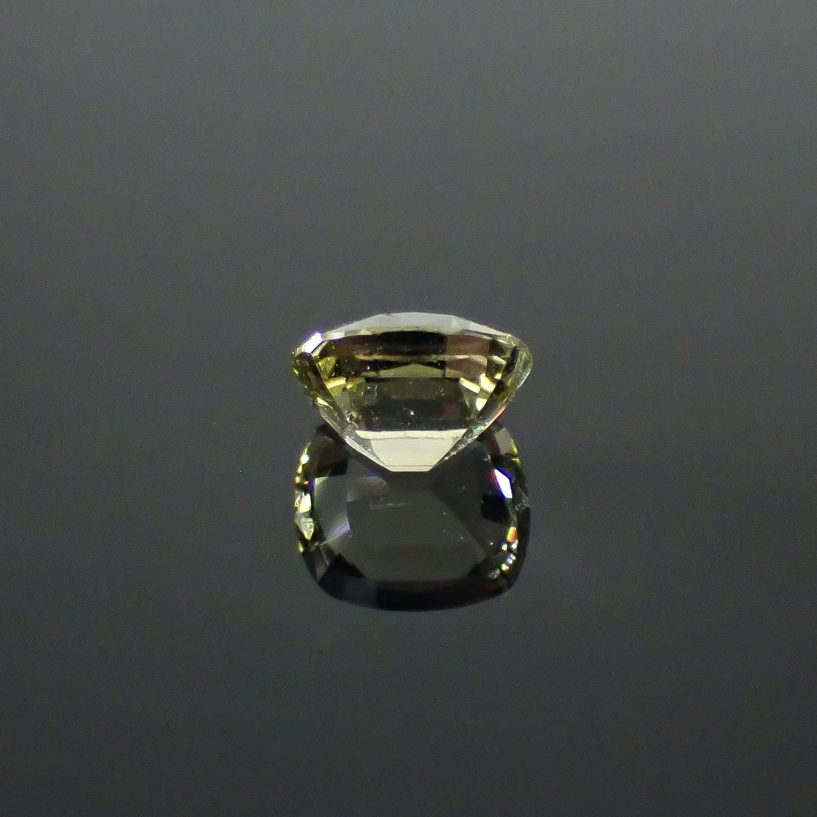 コーネルピン スリランカ産 1.08ct / 6.6x5.7mm前後 [251031238]