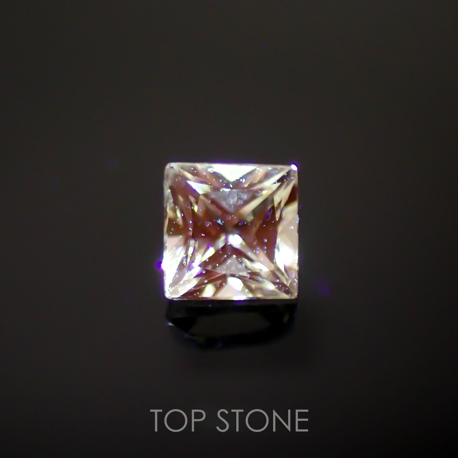 ◇プリンセスカット◇リューコガーネット(宝石名ホワイト グロッシュラー・ガーネット)ビルマ産 0.17ct 識別済[220115441]2.9x2.9mm前後