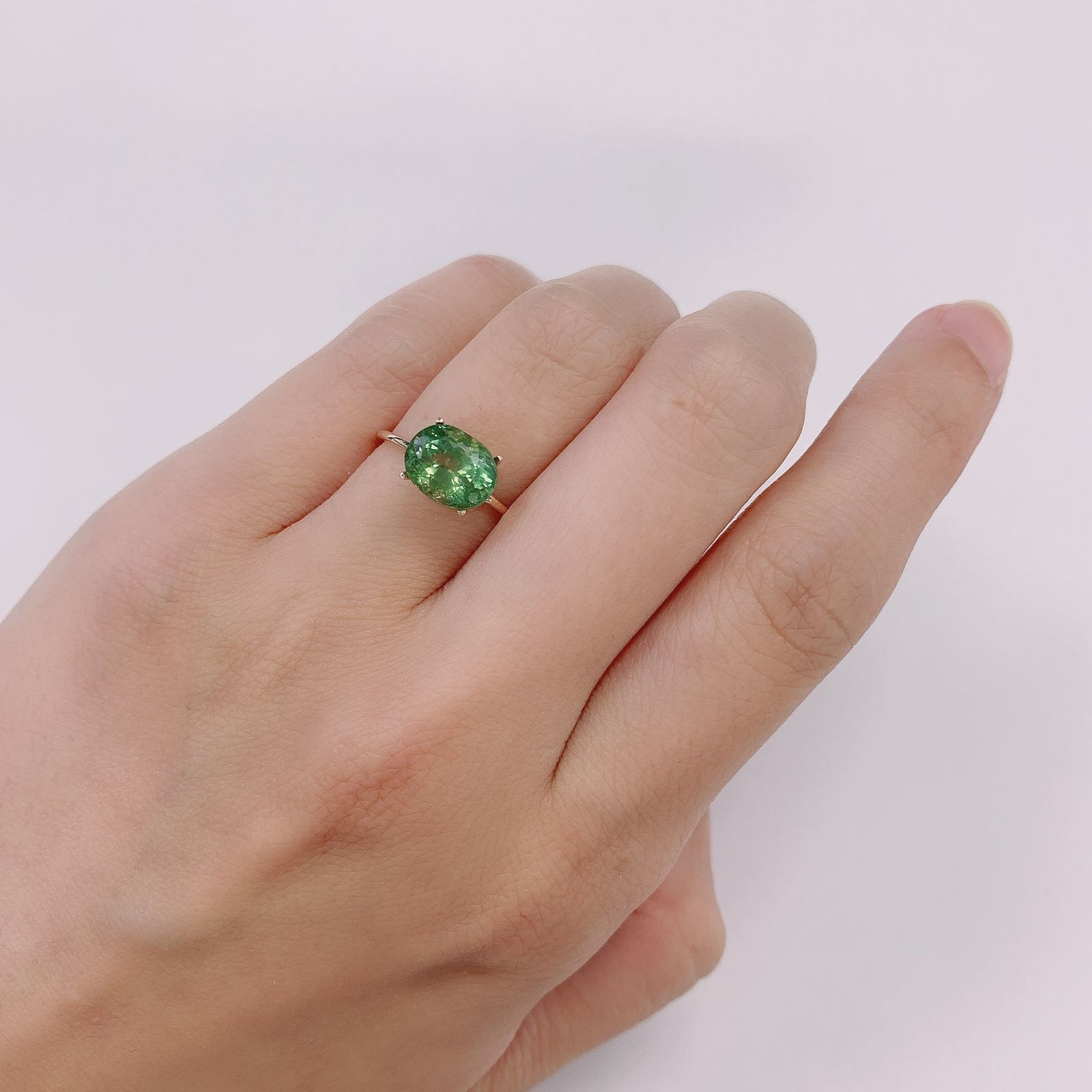 グリーンアパタイト(宝石名アパタイト) マダガスカル産 2.16ct 識別済[211113805]8.6×6.7mm前後