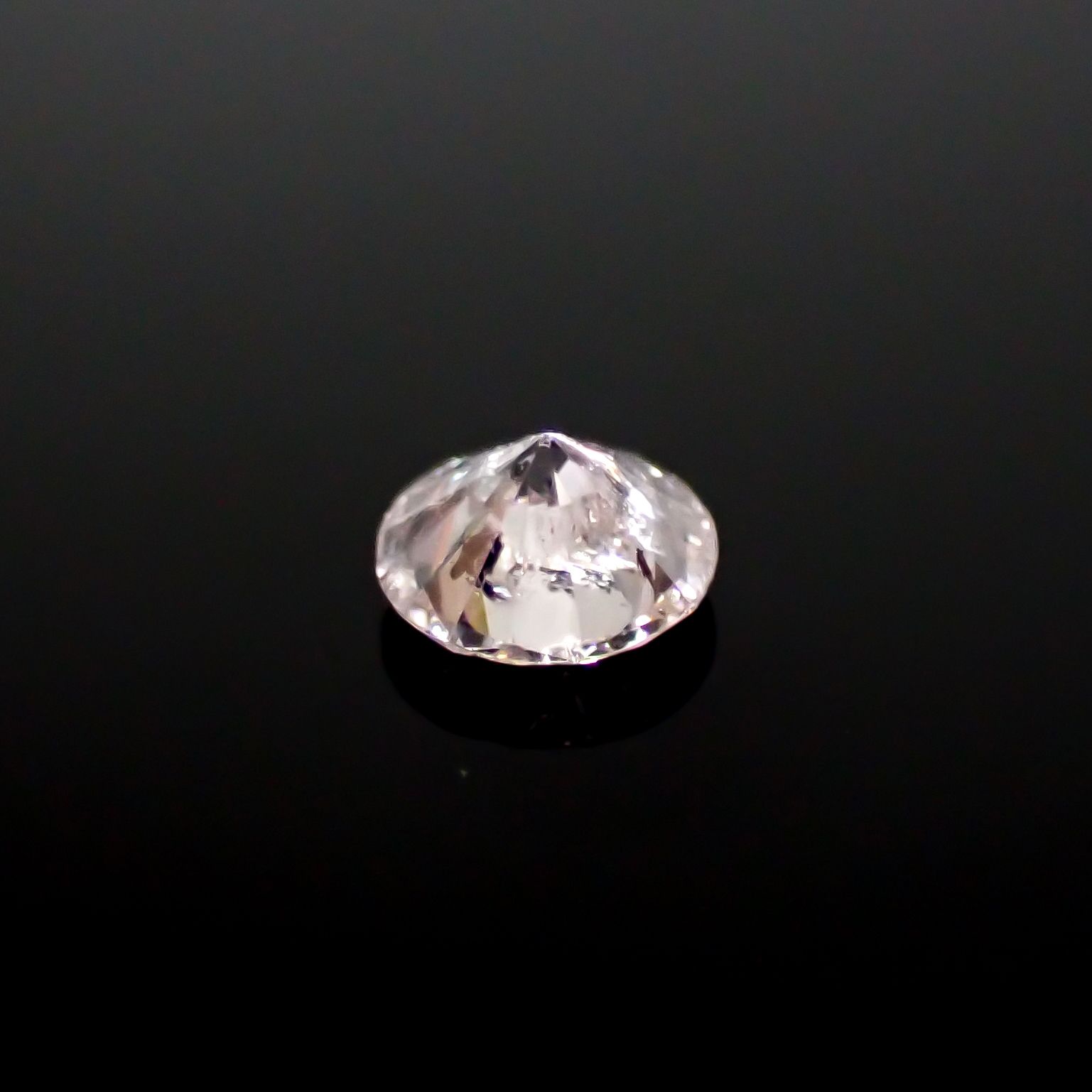 ピンクダイヤモンド(宝石名ダイアモンド I-1/FANCY LIGHT PURPLE PINK) 0.144ct ソ付(CGL)[240928975]3.4x3.44mm前後