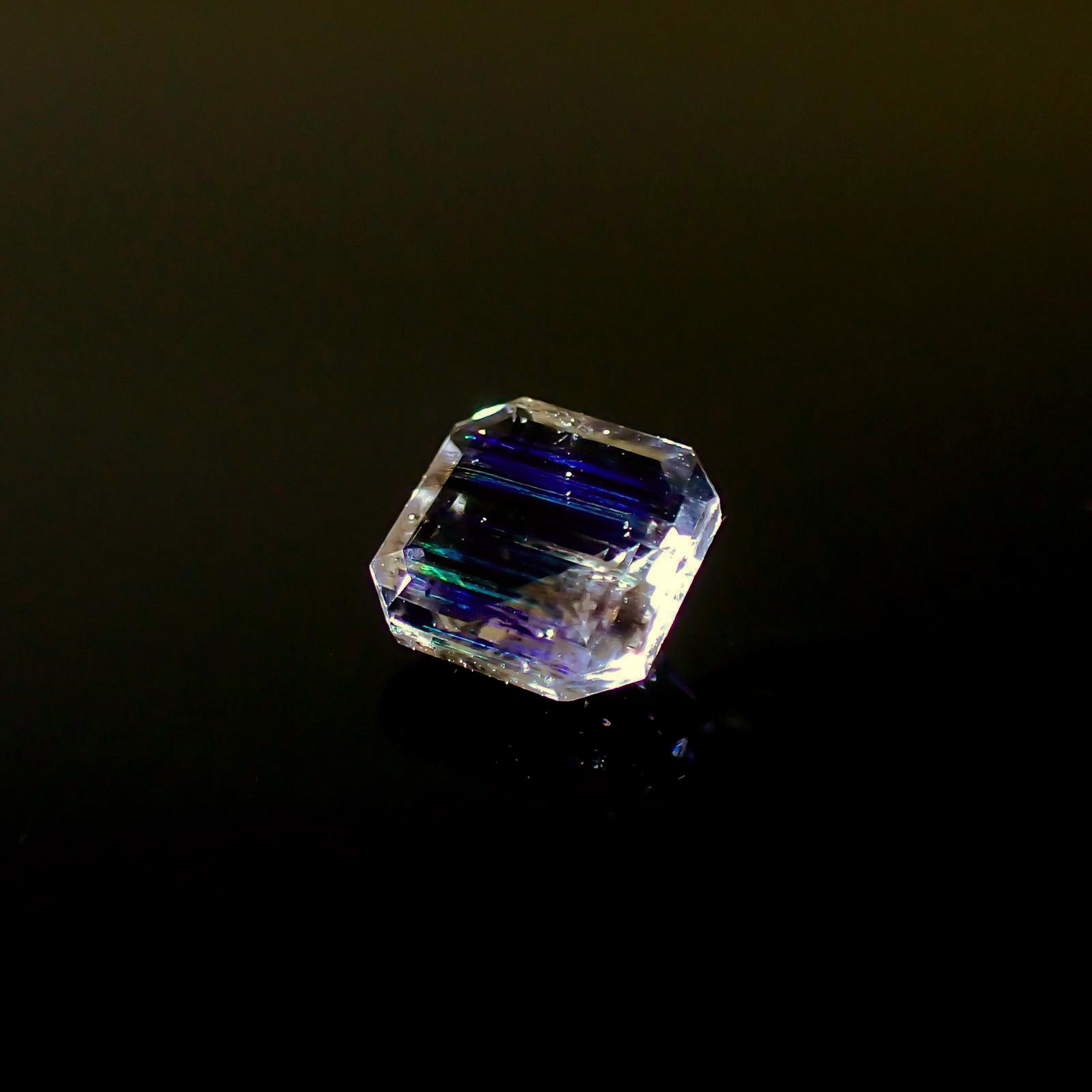 レインボースキャポライト ブラジル産 0.97ct / 6x5.9mm前後 [260820612]