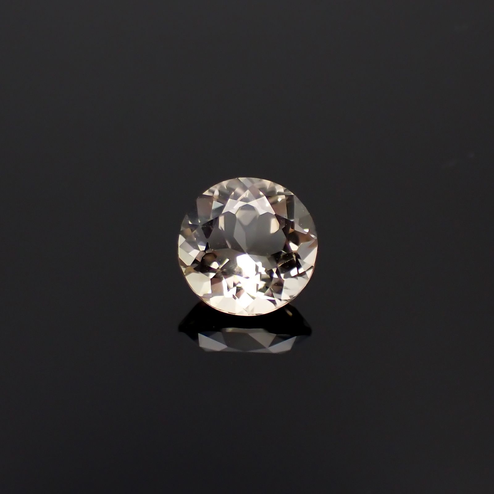 含バリウム・サニディン(宝石名サニディン)ドイツ産 1.38ct 識別済[231224971]7.4x7.4mm前後