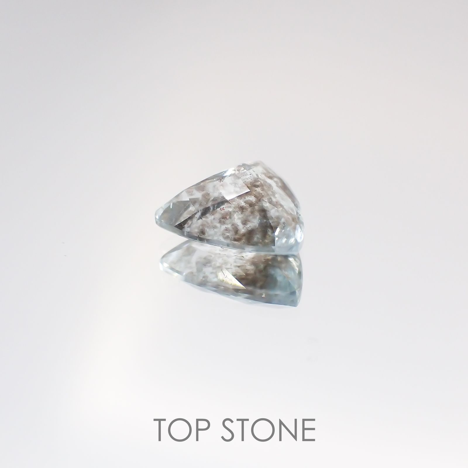 アベンチュリンアクアマリン ブラジル産 ルース 1.75ct[210510787]8.9×9.1mm前後