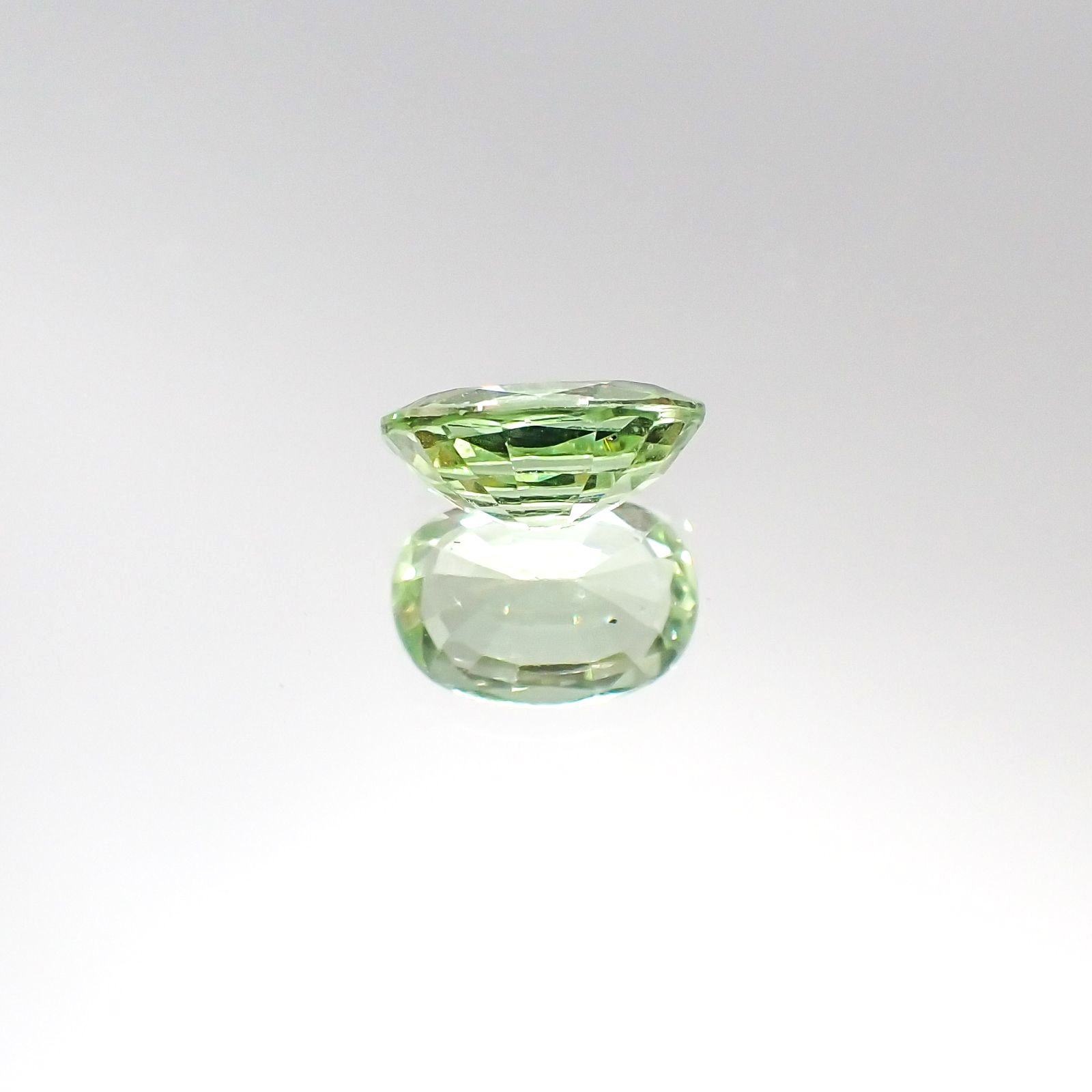 ミントガーネット(宝石名グリーン グロッシュラー・ガーネット)タンザニア・メレラニ鉱山産 1.22ct 識別済[230622486]7.8x5.6mm前後