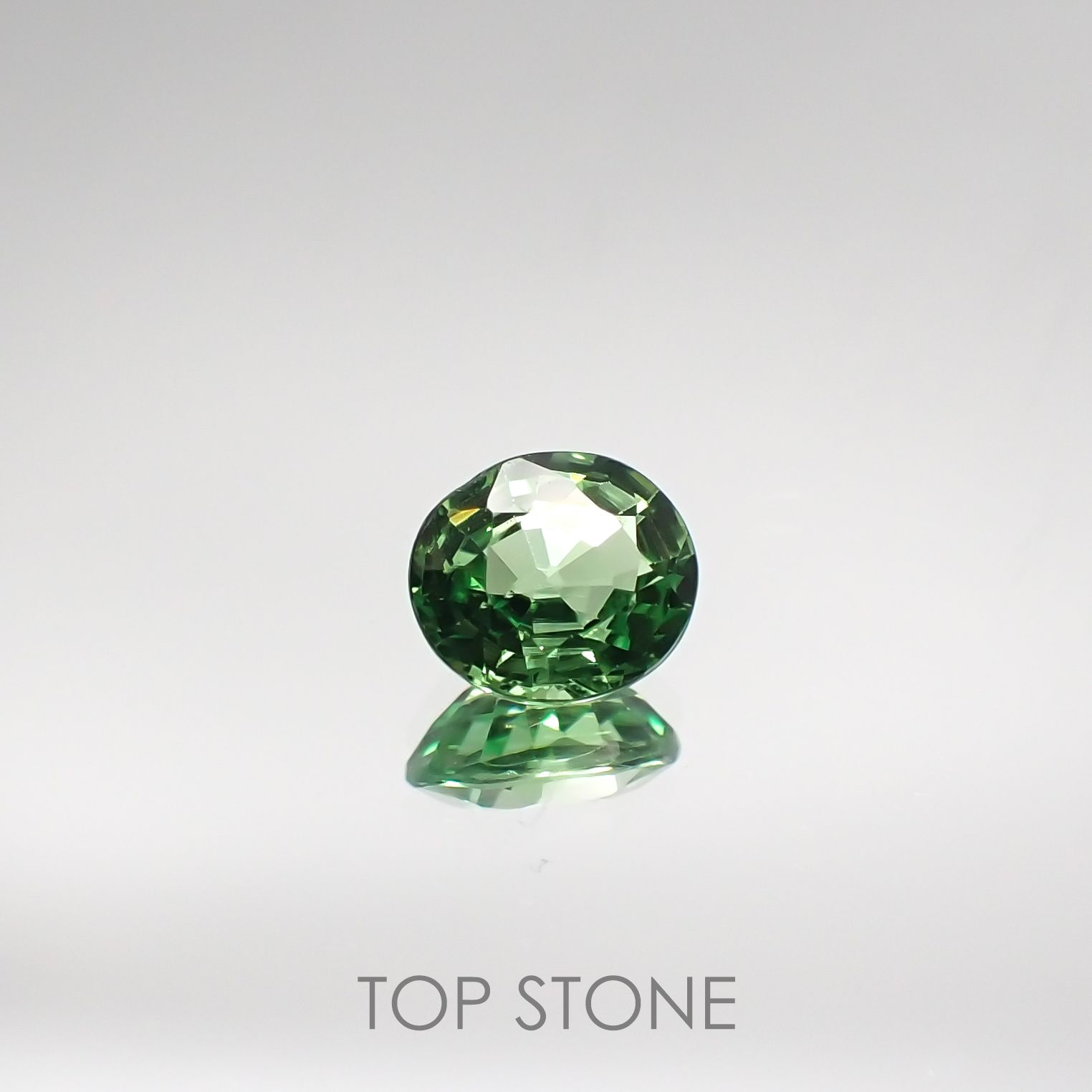 ミントガーネット(宝石名グリーン グロッシュラー・ガーネット) タンザニア産 0.44ct 識別済[210711536]4.9×4.2mm前後