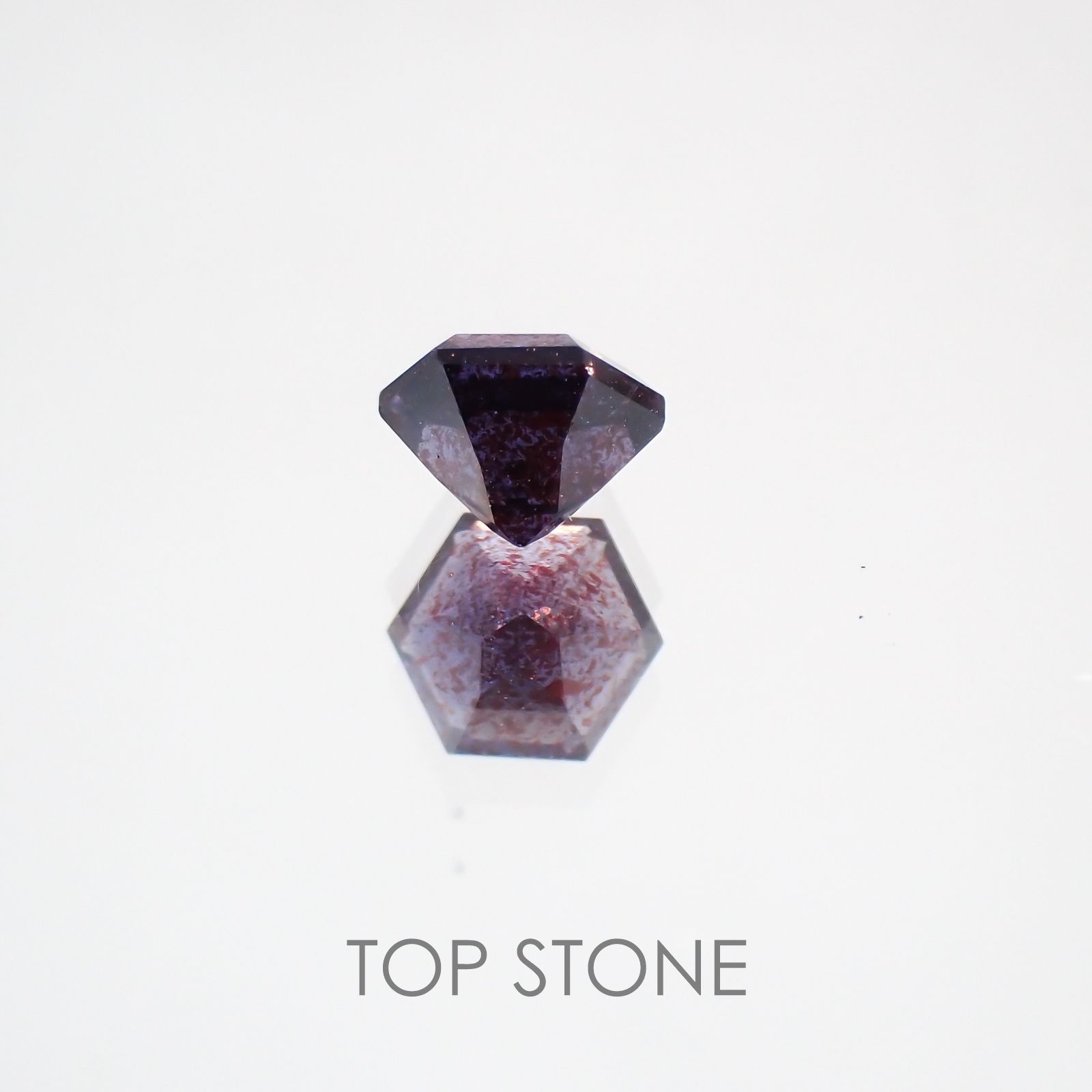 ◇ヘキサゴンカット◇ブラッドショットアイオライトSA インド産 ルース 0.31ct[210210085]4.1×4mm前後