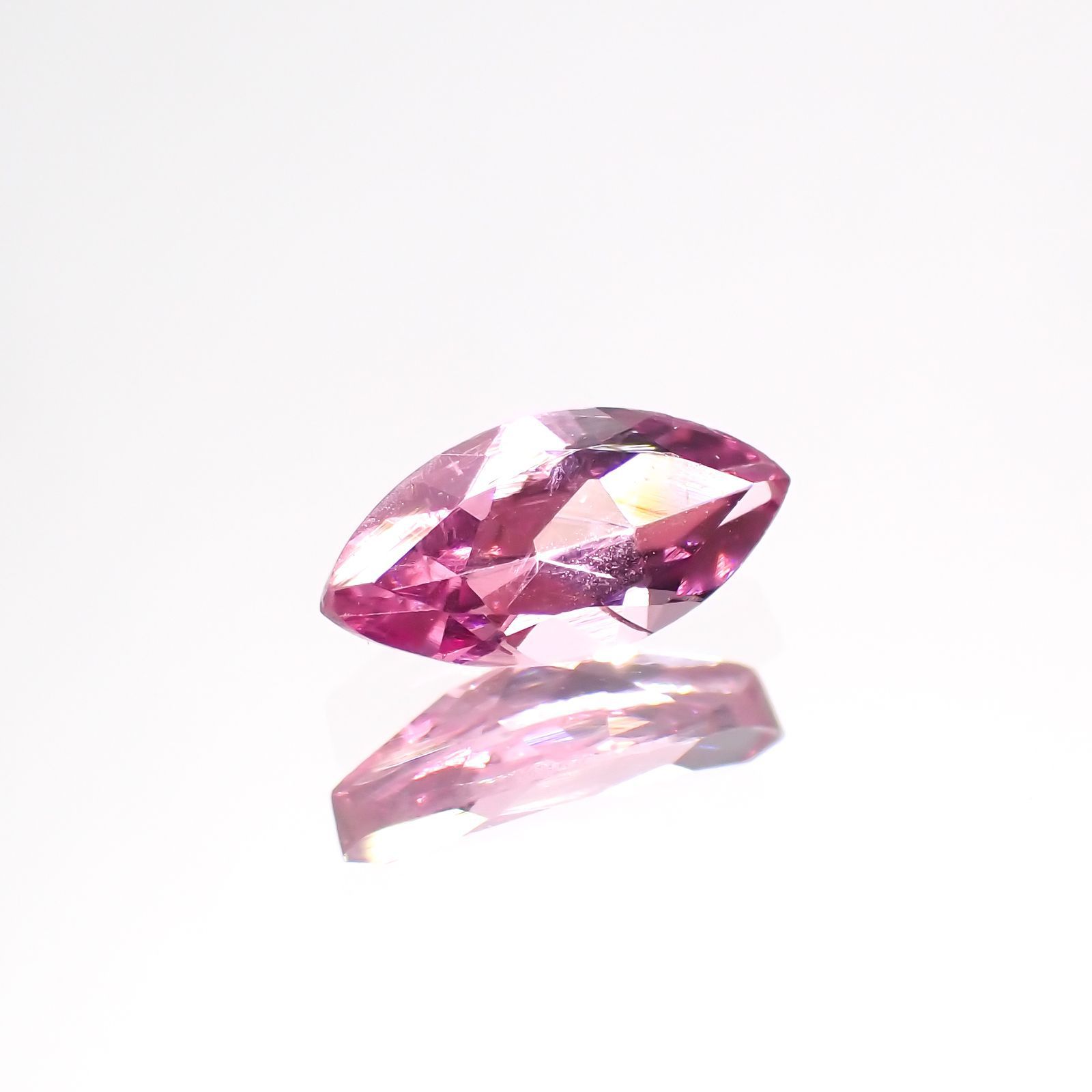 ホットピンクスピネル(宝石名ピンク・スピネル)タンザニア産 0.41ct 識別済[230823039]7x3.4mm前後