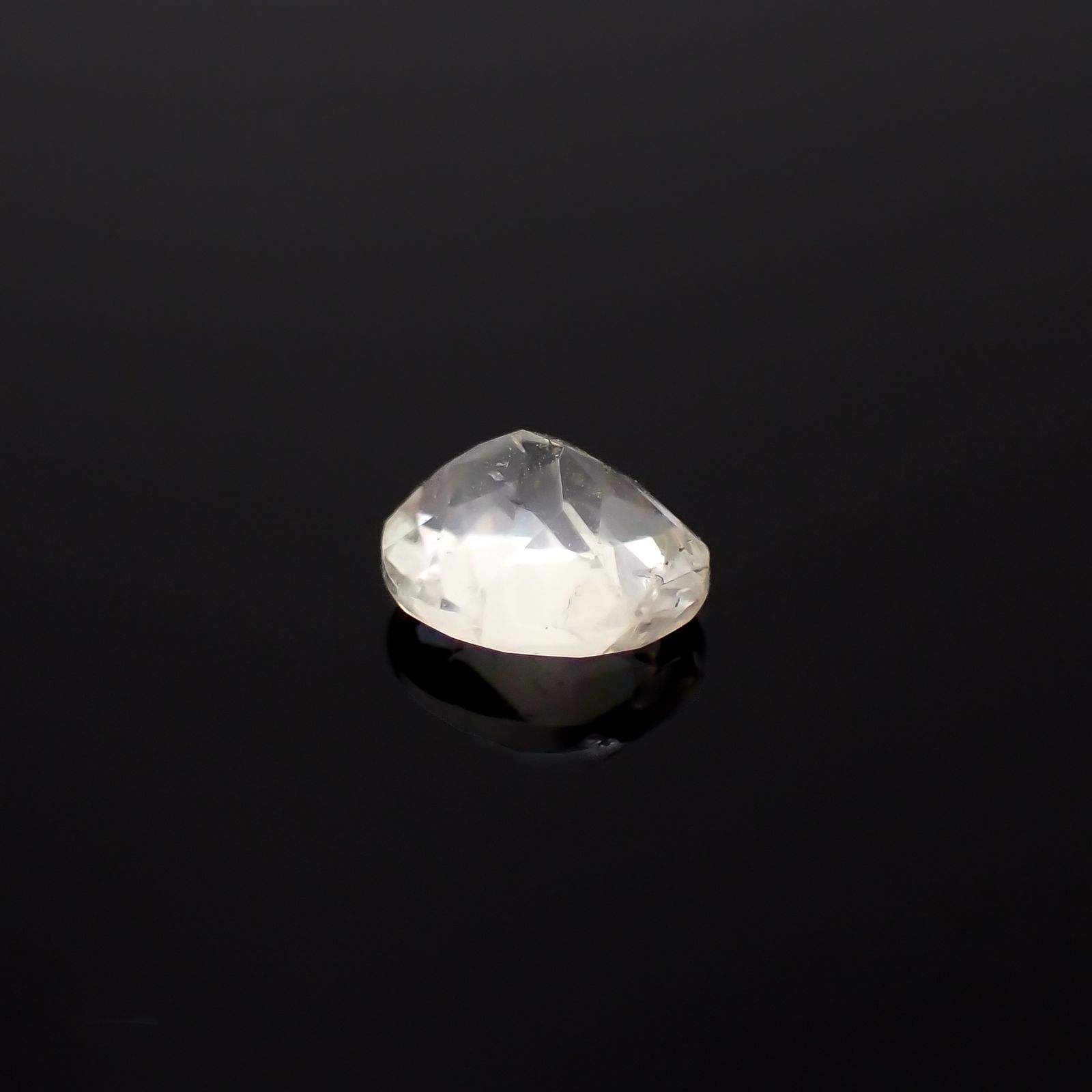 リューサイト(宝石名リューサイト)イタリア産 0.49ct 識別済[231225046]5.8x5mm前後