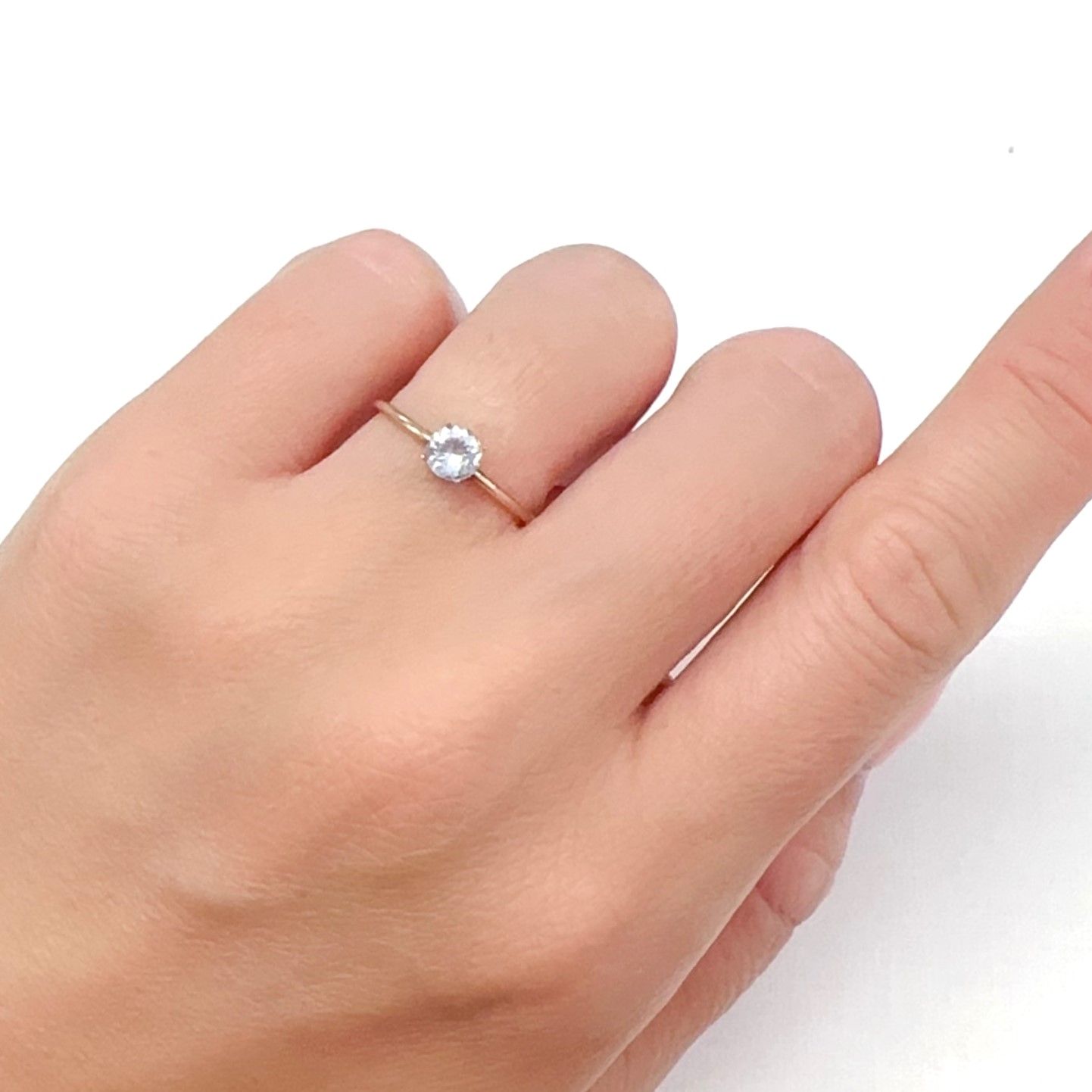 レインボームーンストーン ザンビア産 0.33ct[240326924]4.7x4.7mm前後