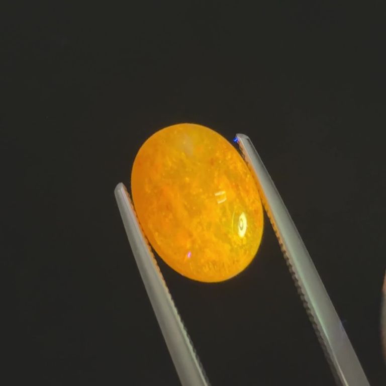 北海道石(北海道オパール)※裏面蛍光 北海道河東郡鹿追町然別産 2.41ct 