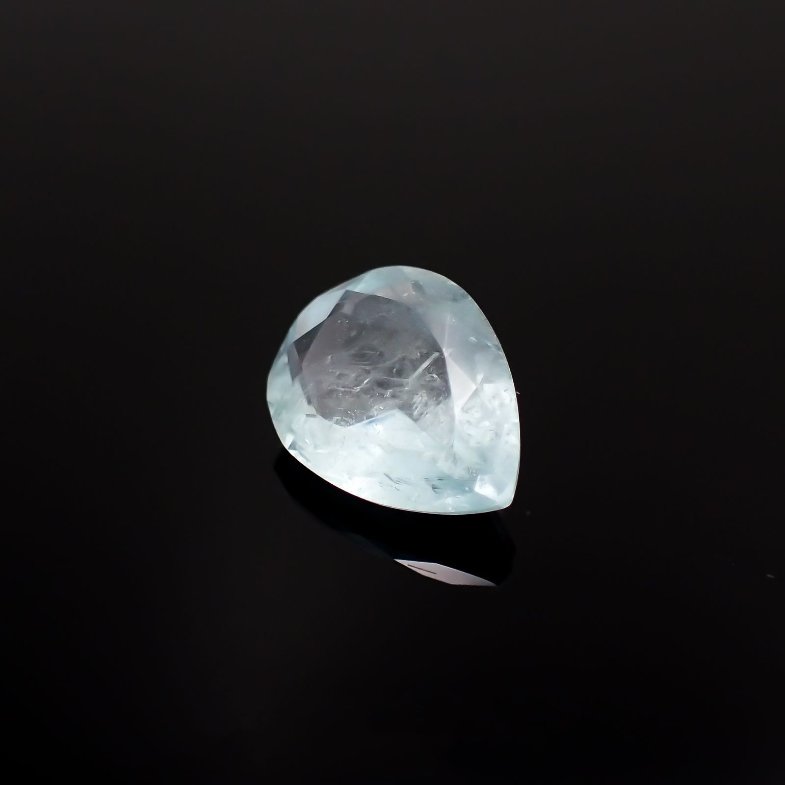 ユークレース(宝石名ブルー・ユークレース)コロンビア産 1.285ct ソ付(彩珠)[221018855]8.9x6.7mm前後