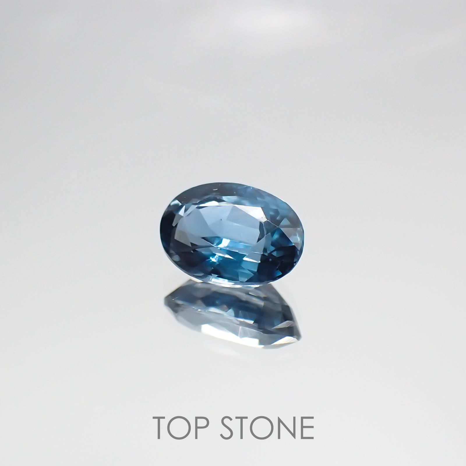 オーシャンブルーカイヤナイト ネパール産 ルース 0.55ct[210711425]6×4.1mm前後