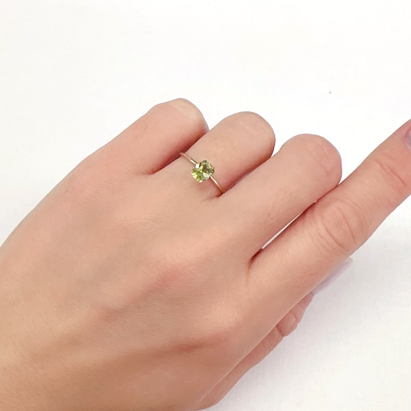 マリガーネット(宝石名グロッシュラー アンドラダイト・ガーネット)マリ共和国産 0.75ct 識別済[231124335]6x4.7mm前後