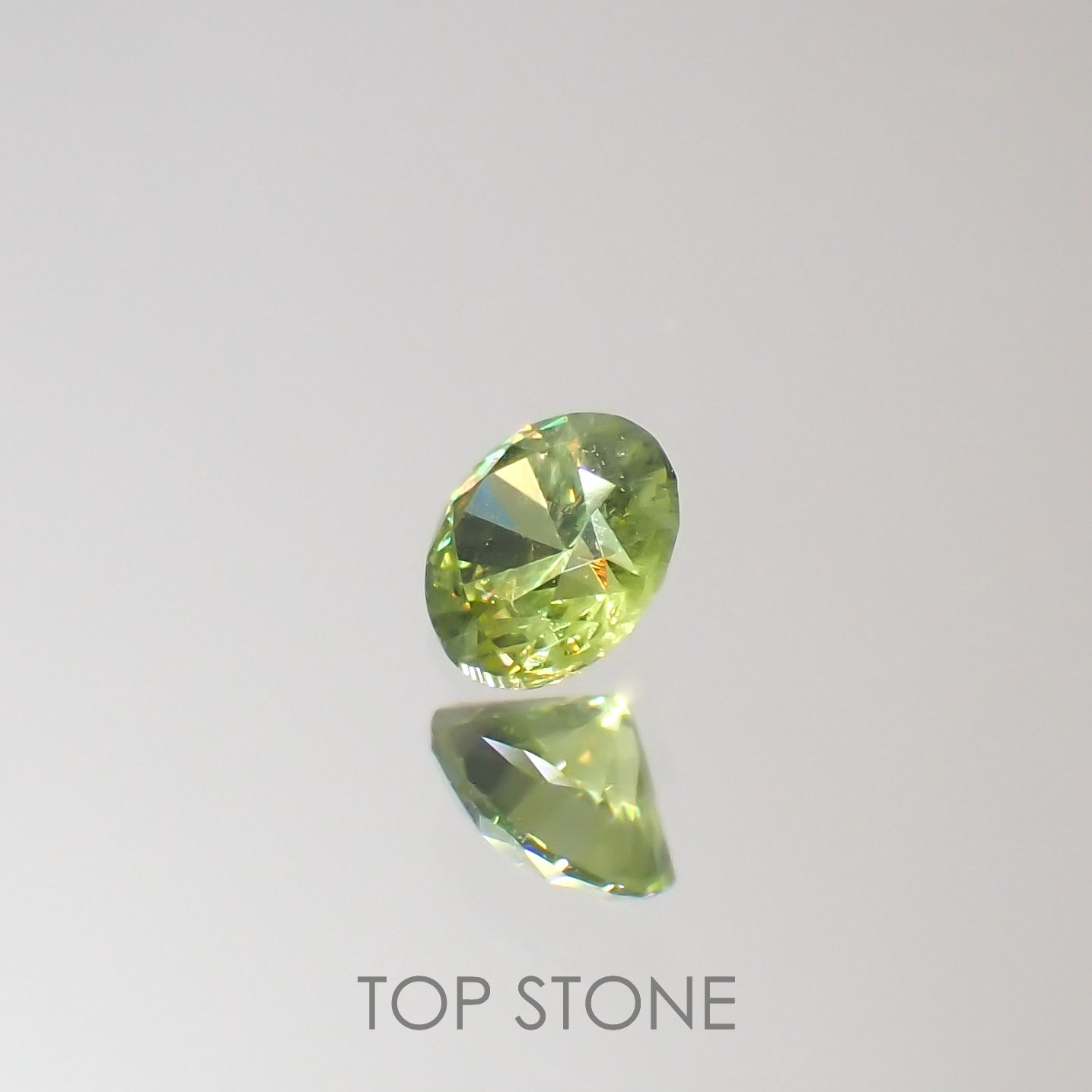 デマントイドガーネット(宝石名デマントイド・ガーネット)ロシア産 0.26ct 識別済[220616527]3.9x3.9mm前後