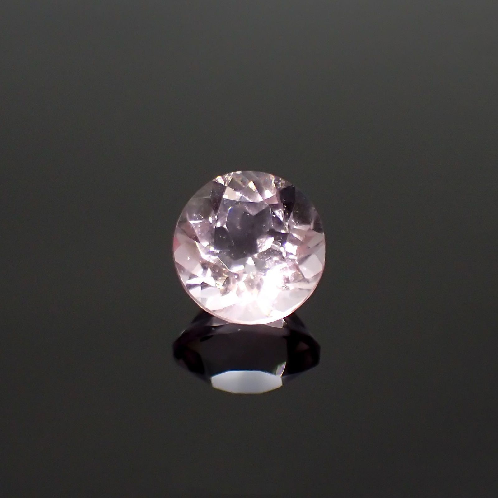 ピンクフローライト(宝石名フルオライト)ブラジル産 識別済 3.33ct / 9.1x9mm前後 [220115132]