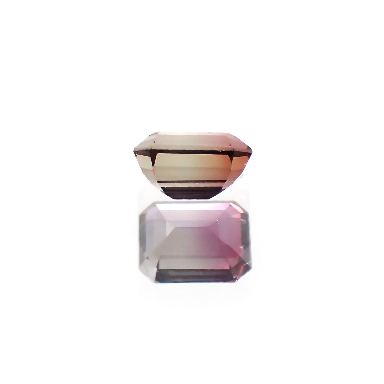 バイカラーサファイア(宝石名バイカラー・サファイア) タンザニア産 識別済 0.26ct / 3.8x2.9mm前後 [21069752]
