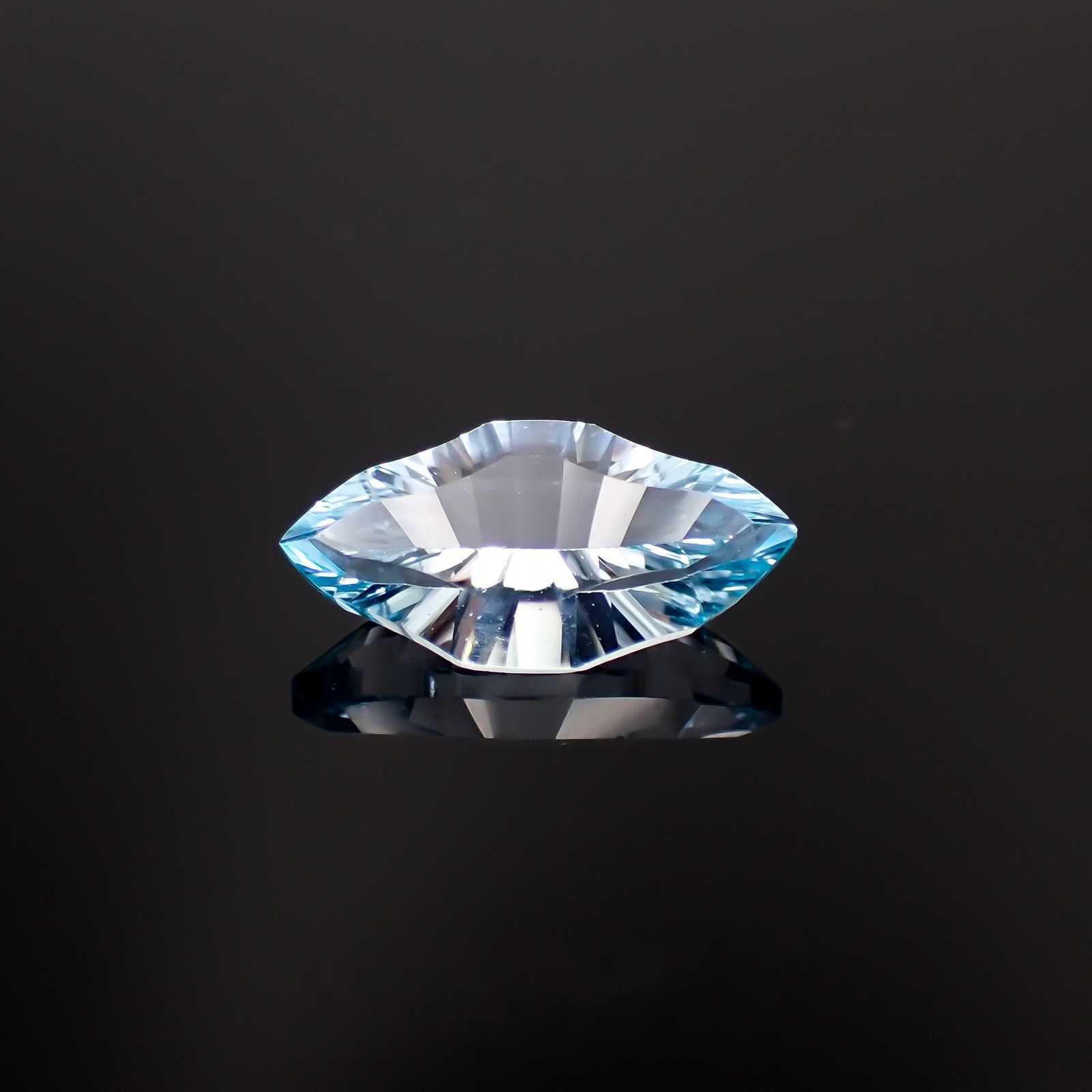 ◇カスタムカット◇ブルートパーズ ブラジル産 3.15ct [251219371]14x7mm前後