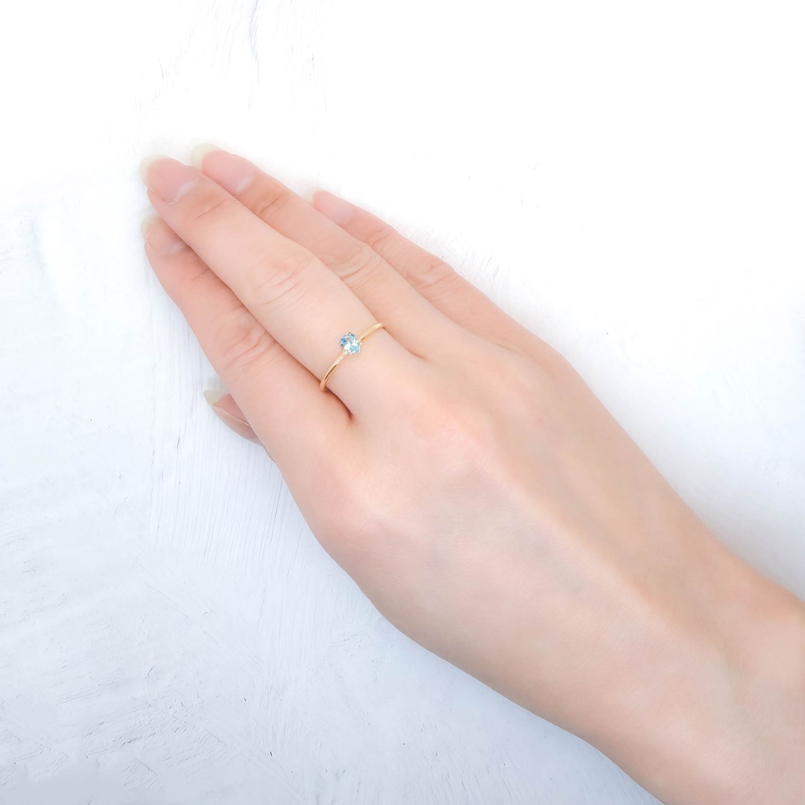グランディディエライト(宝石名グランディディエライト)マダガスカル産 識別済 0.24ct / 4.5x3.2mm前後 [260414803]