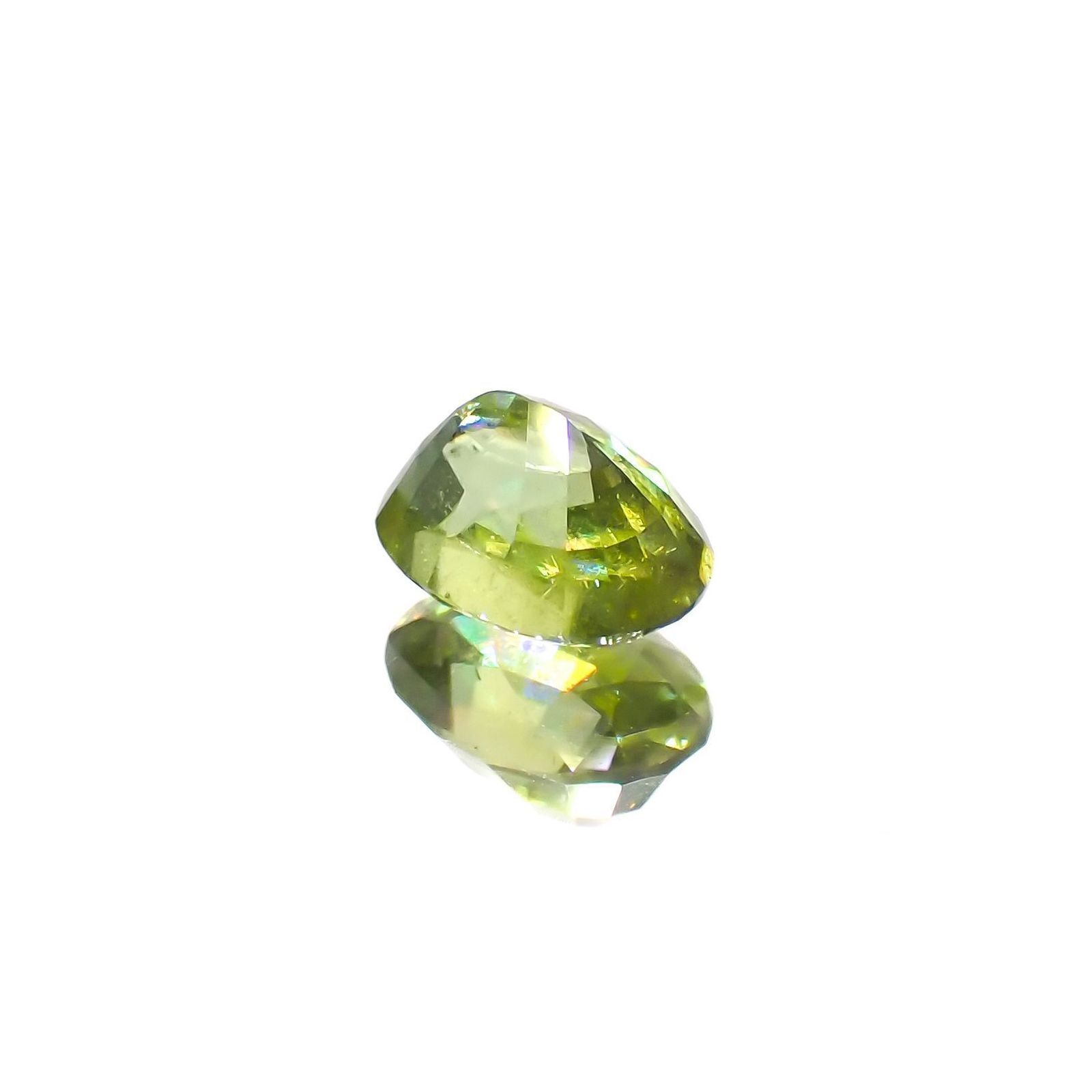 スフェーン(宝石名スフェーン)マダガスカル産 識別済 0.88ct / 6.3x4.6mm前後 [260120095]