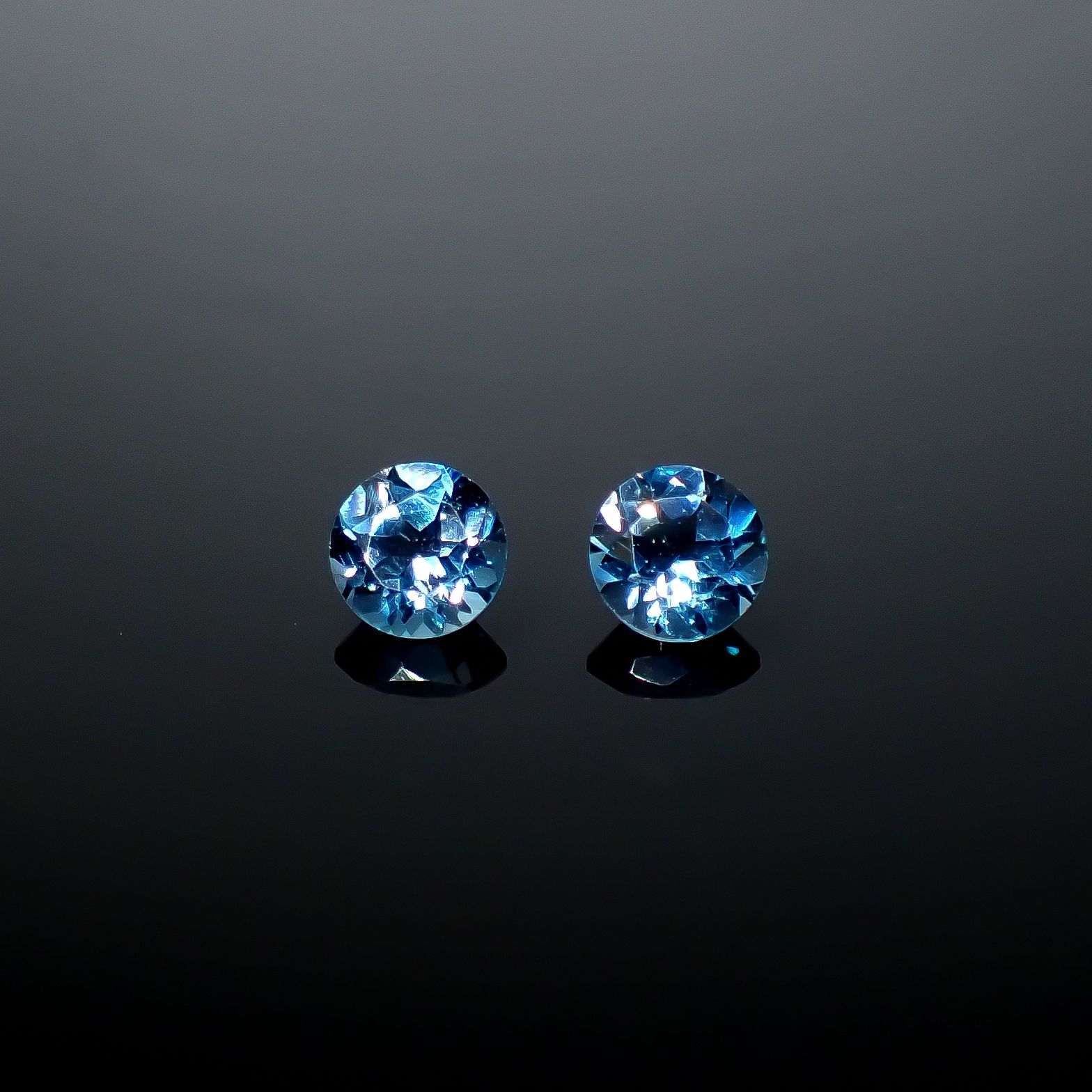 ◇ペアセット◇ロンドンブルートパーズ ブラジル産 1.16ct(2pcs合計) / 5x5mm前後 [251031333]